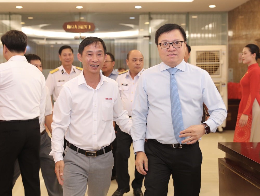 To&agrave;n cảnh Lễ kỷ niệm 7 năm chương tr&igrave;nh Tự h&agrave;o cờ Tổ quốc - Ảnh 8.