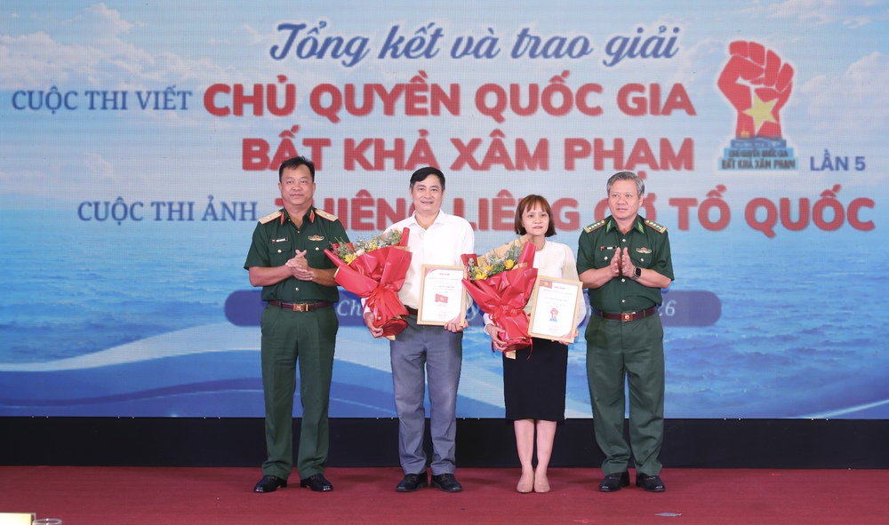 To&agrave;n cảnh Lễ kỷ niệm 7 năm chương tr&igrave;nh Tự h&agrave;o cờ Tổ quốc - Ảnh 29.