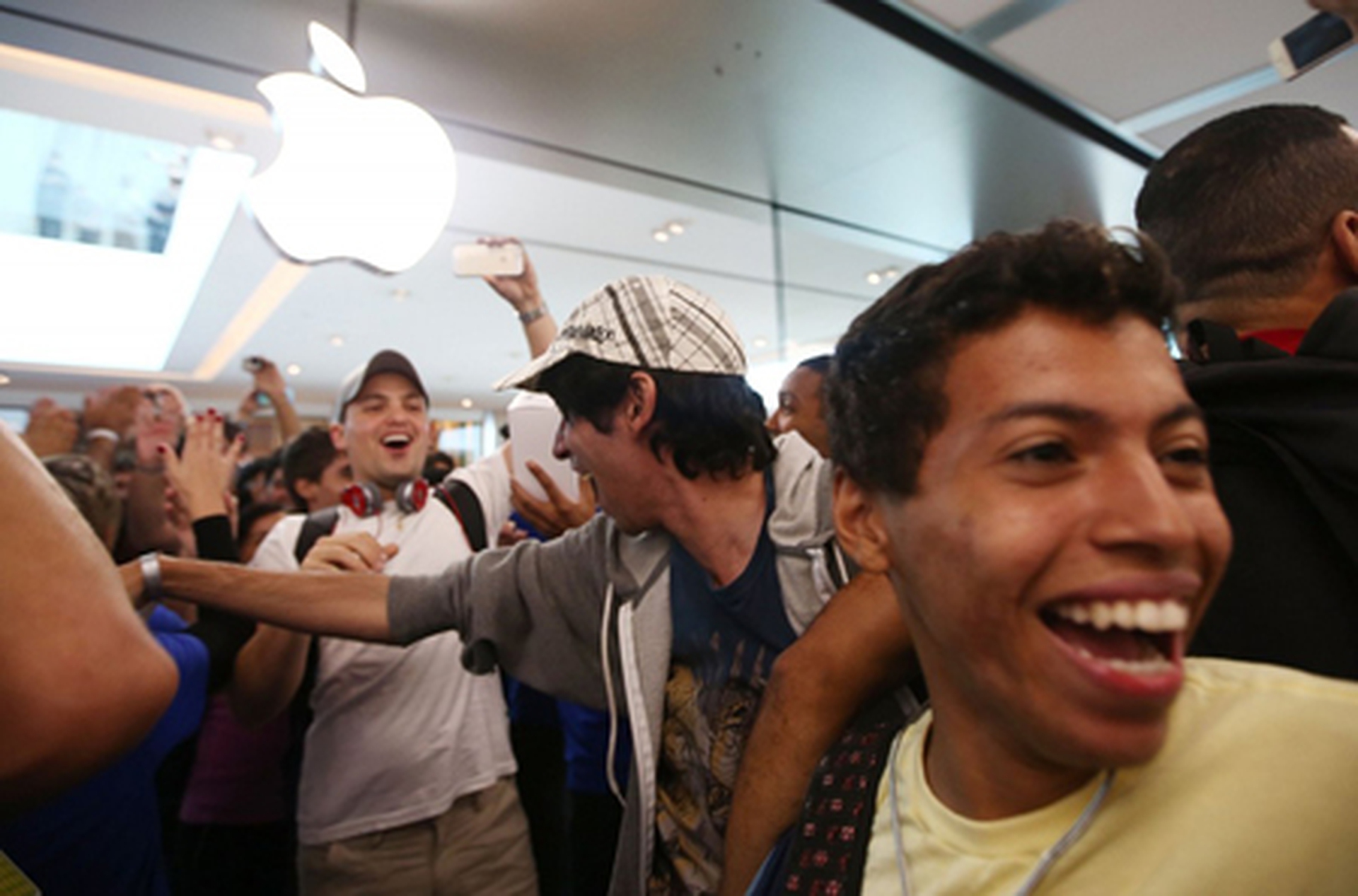 C&oacute; bao nhi&ecirc;u người ở Brazil đủ tiền sắm một chiếc iPhone 6?