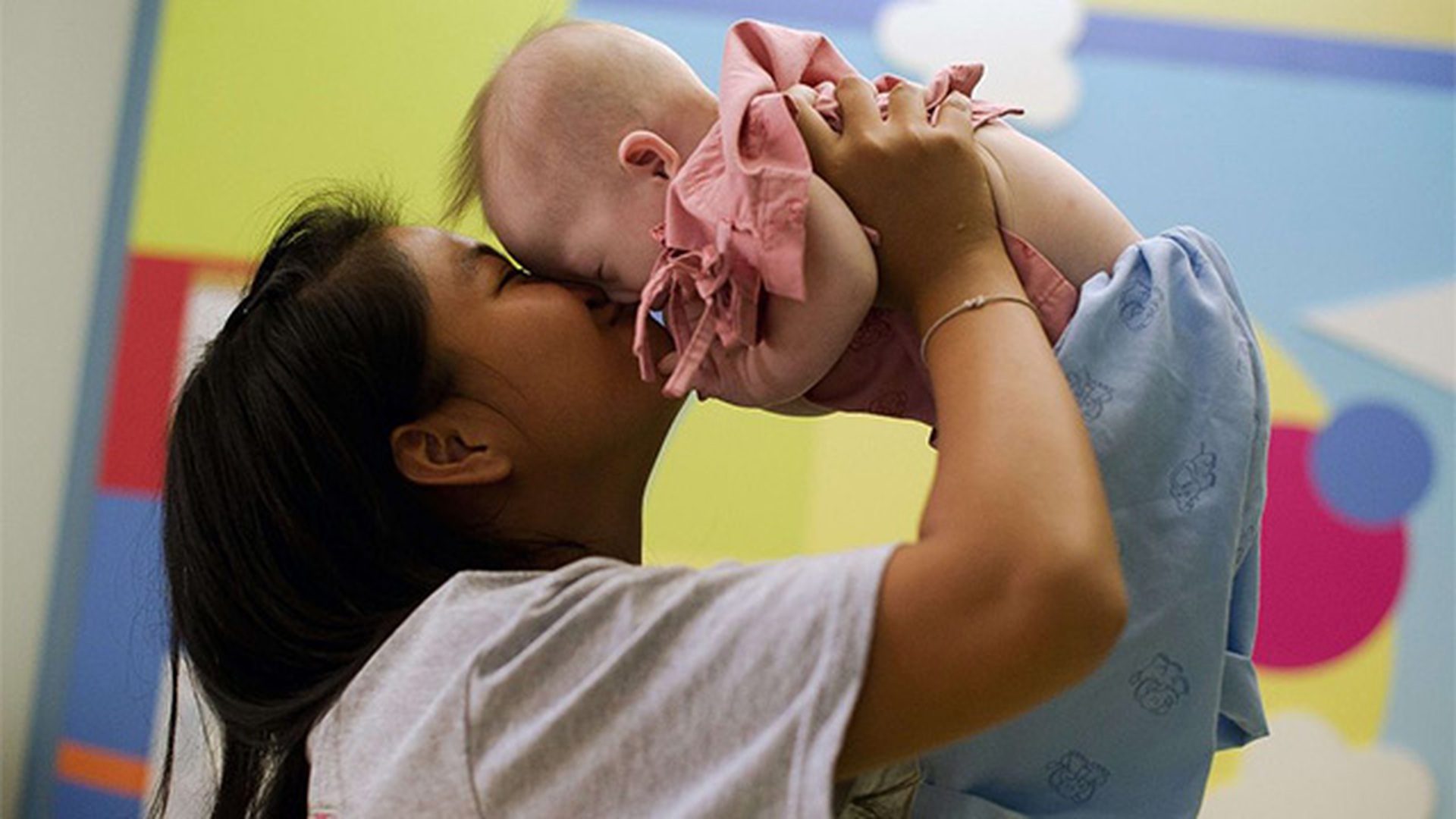 C&acirc;u chuyện b&eacute; Gammy bị cha mẹ vứt bỏ đang khiến cả thế giới quan t&acirc;m. Ảnh: Reuters