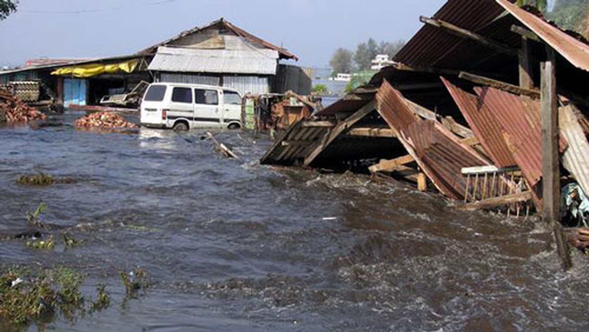 Th&agrave;nh phố Port Blair ở Ấn Độ bị s&oacute;ng thần t&agrave;n ph&aacute; h&ocirc;m 26-12-2004Ảnh: REUTERS