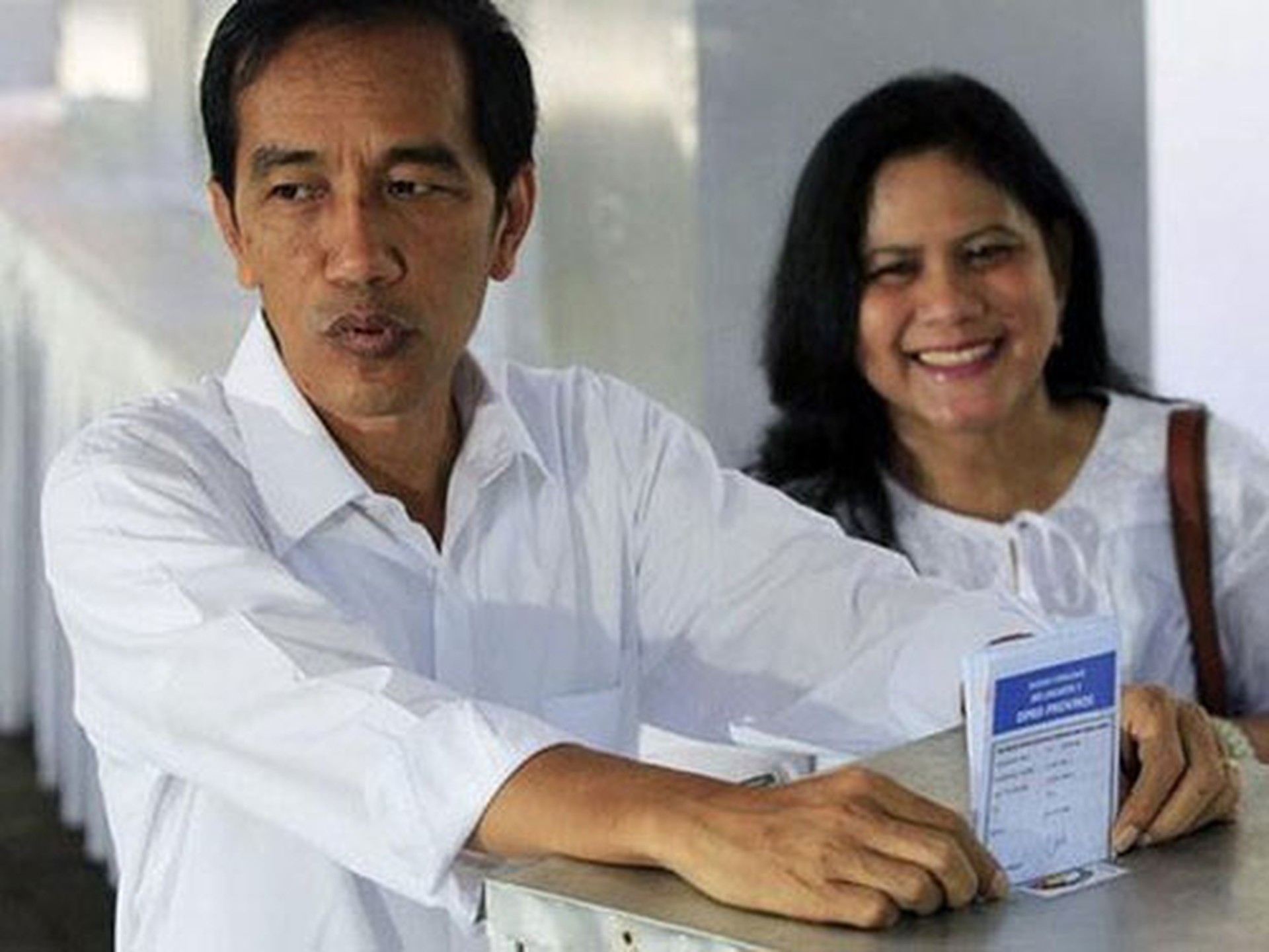 &Ocirc;ng Joko Widodo, ứng vi&ecirc;n tổng thống s&aacute;ng gi&aacute; của Đảng D&acirc;n chủ Indonesia - Đấu tranh, bỏ phiếu h&ocirc;m 9-4 Ảnh: Reuters