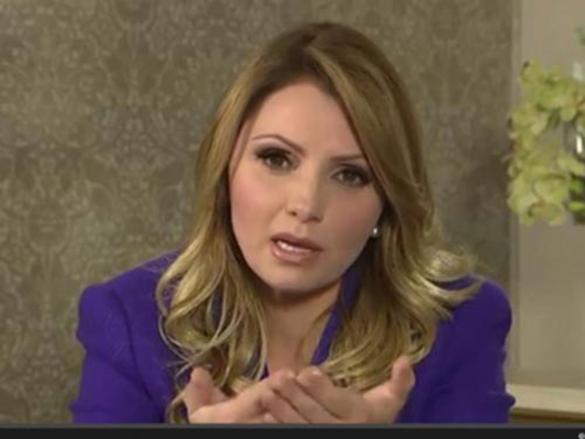 Đệ nhất phu nh&acirc;n Mexico Angelica Rivera khẳng định tự bỏ tiền t&uacute;i mua dinh thự. (Ảnh từ video tr&ecirc;n trang web c&aacute; nh&acirc;n của b&agrave; Rivera)