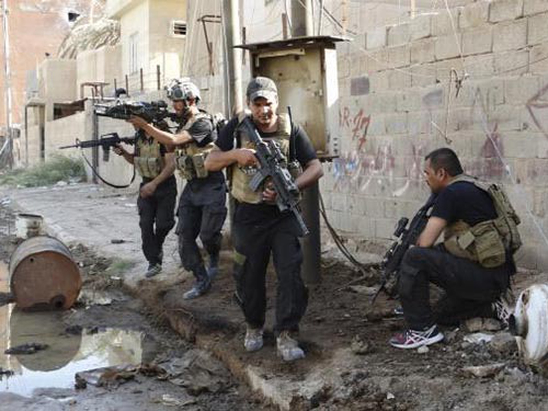 Lực lượng đặc biệt Iraq đụng độ với qu&acirc;n nổi dậy ở th&agrave;nh phố Ramadi h&ocirc;m 19-6 Ảnh: REUTERS