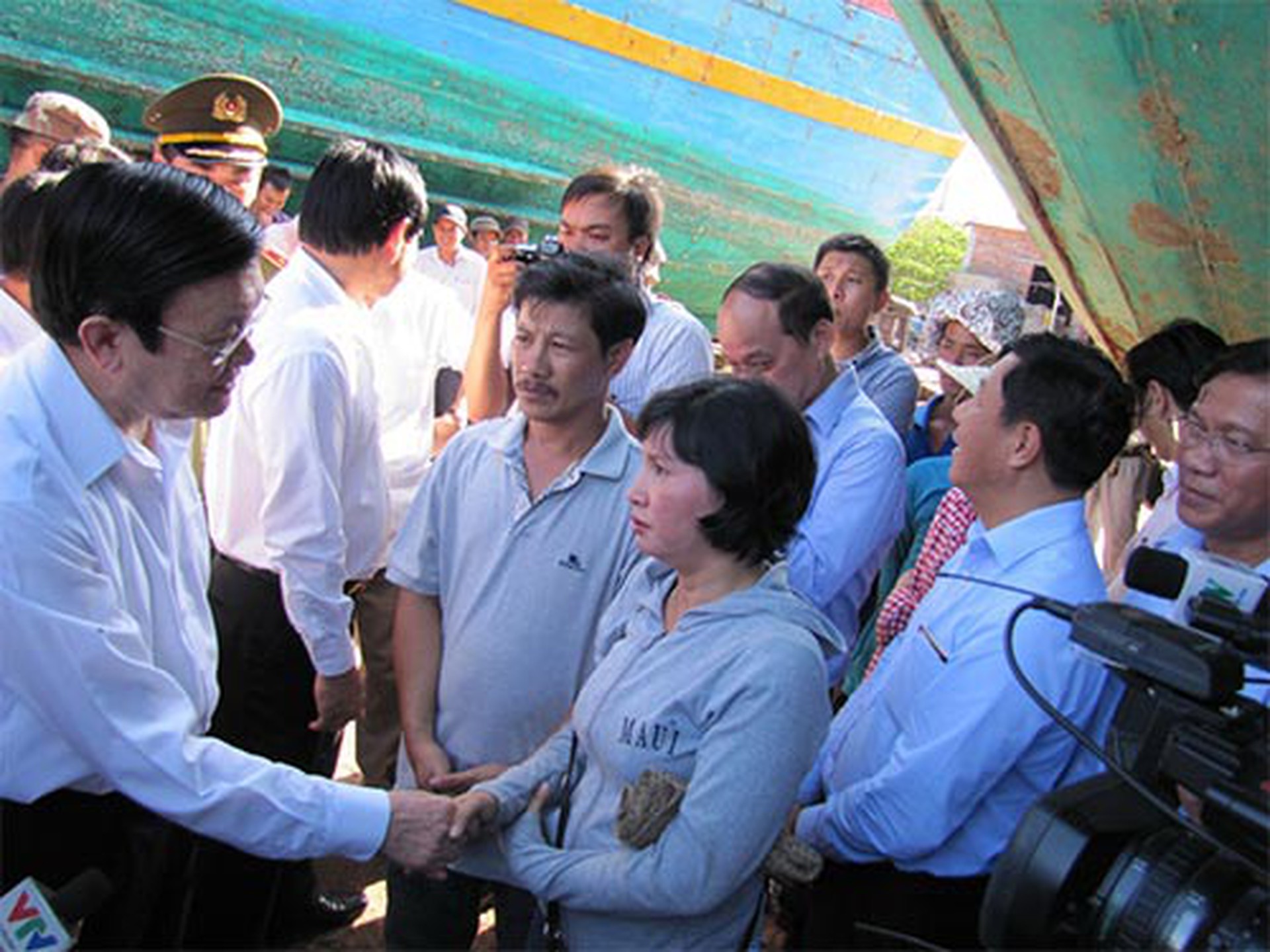 Chủ tịch nước Trương Tấn Sang thăm hỏi ngư d&acirc;n TP Đ&agrave; Nẵng