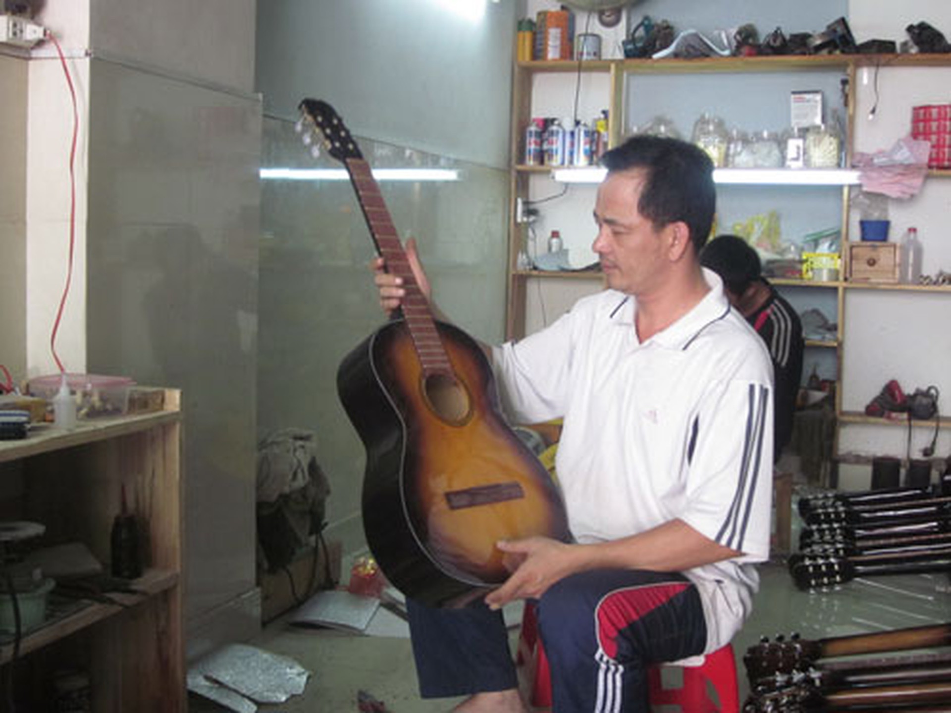 Anh Nguy&ecirc;n v&agrave; c&acirc;y đ&agrave;n guitar vừa đ&oacute;ng ho&agrave;n chỉnh