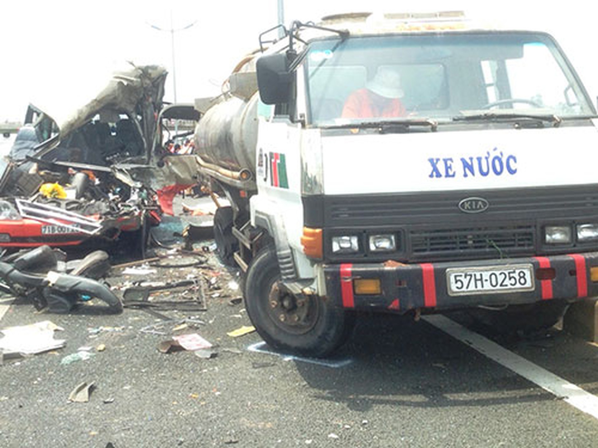Theo l&atilde;nh đạo C&ocirc;ng ty 714, khi xảy ra tai nạn, xe bồn &ldquo;chạy 40-50 km/giờ&rdquo;