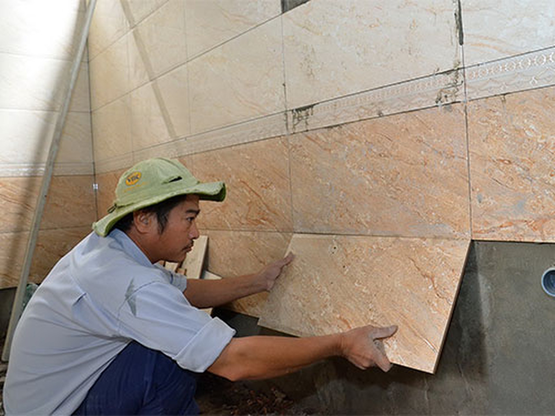 Nh&agrave; vệ sinh c&ocirc;ng cộng mới ở C&ocirc;ng vi&ecirc;n Tao Đ&agrave;n được gấp r&uacute;t x&acirc;y dựng để kịp phục vụ dịp Tết Nguy&ecirc;n đ&aacute;nẢnh: TấnThạnh
