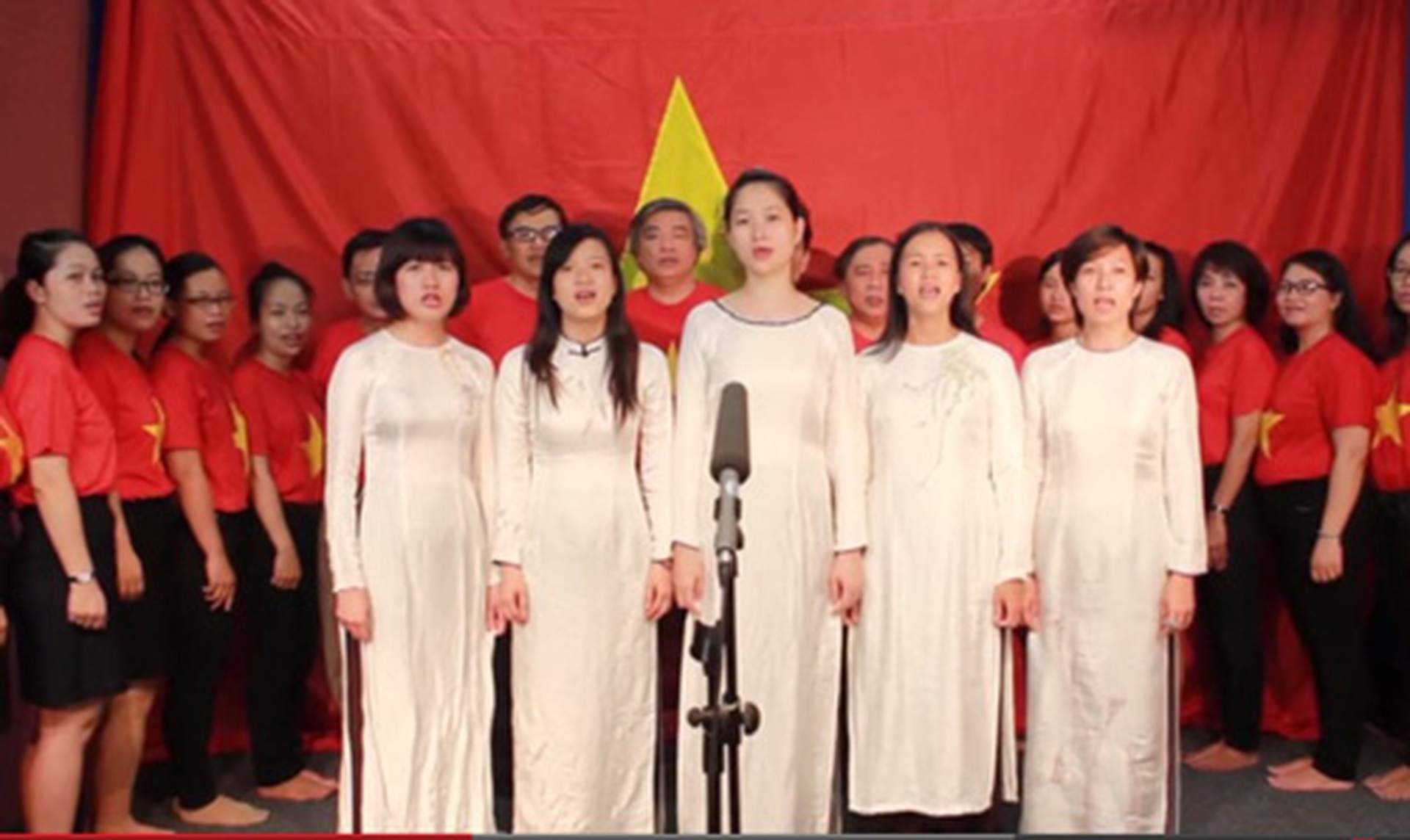 Cảnh trong MV Thề giữ y&ecirc;n biển đảo qu&ecirc; hương (cắt từ clip)