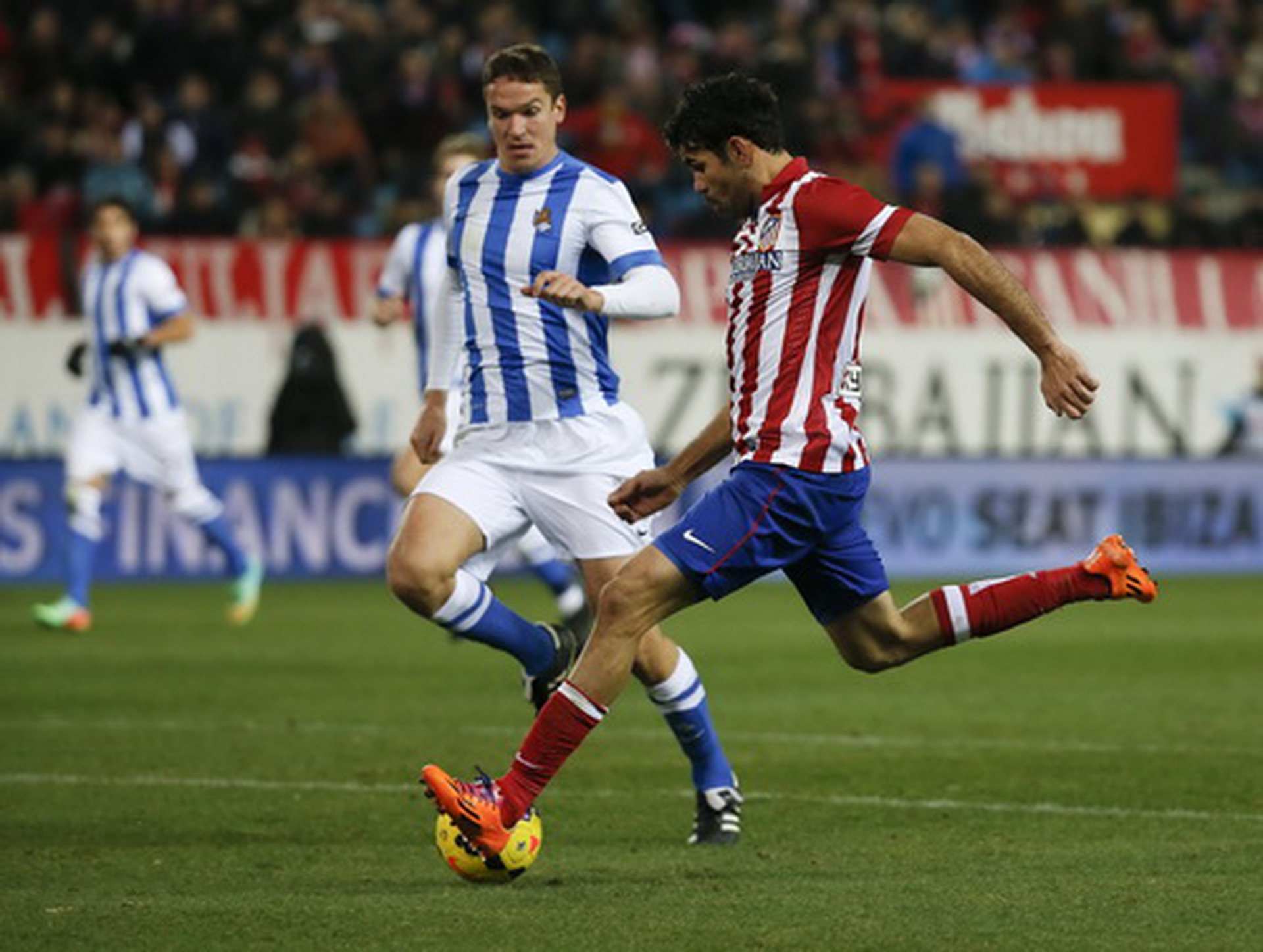 Diego Costa c&oacute; b&agrave;n thắng thứ 19 từ đầu m&ugrave;a cho Atletico