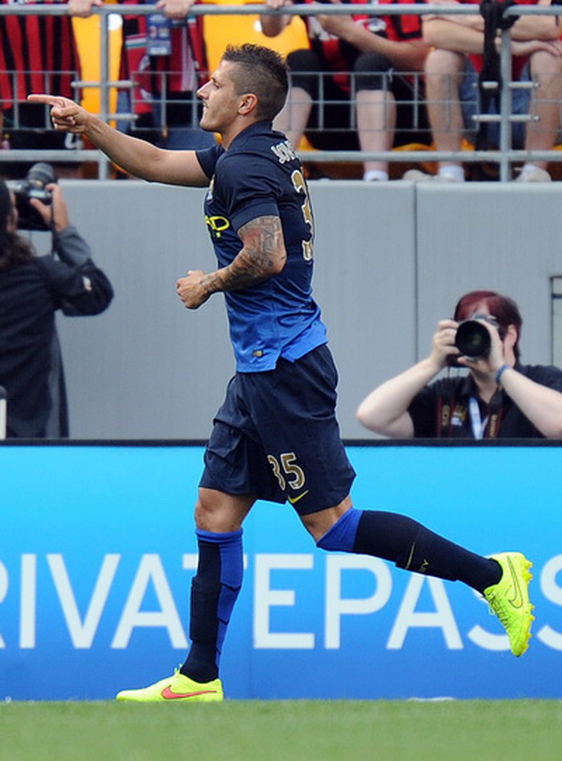 Stevan Jovetic lập c&uacute; đ&uacute;p b&agrave;n thắng trước Milan