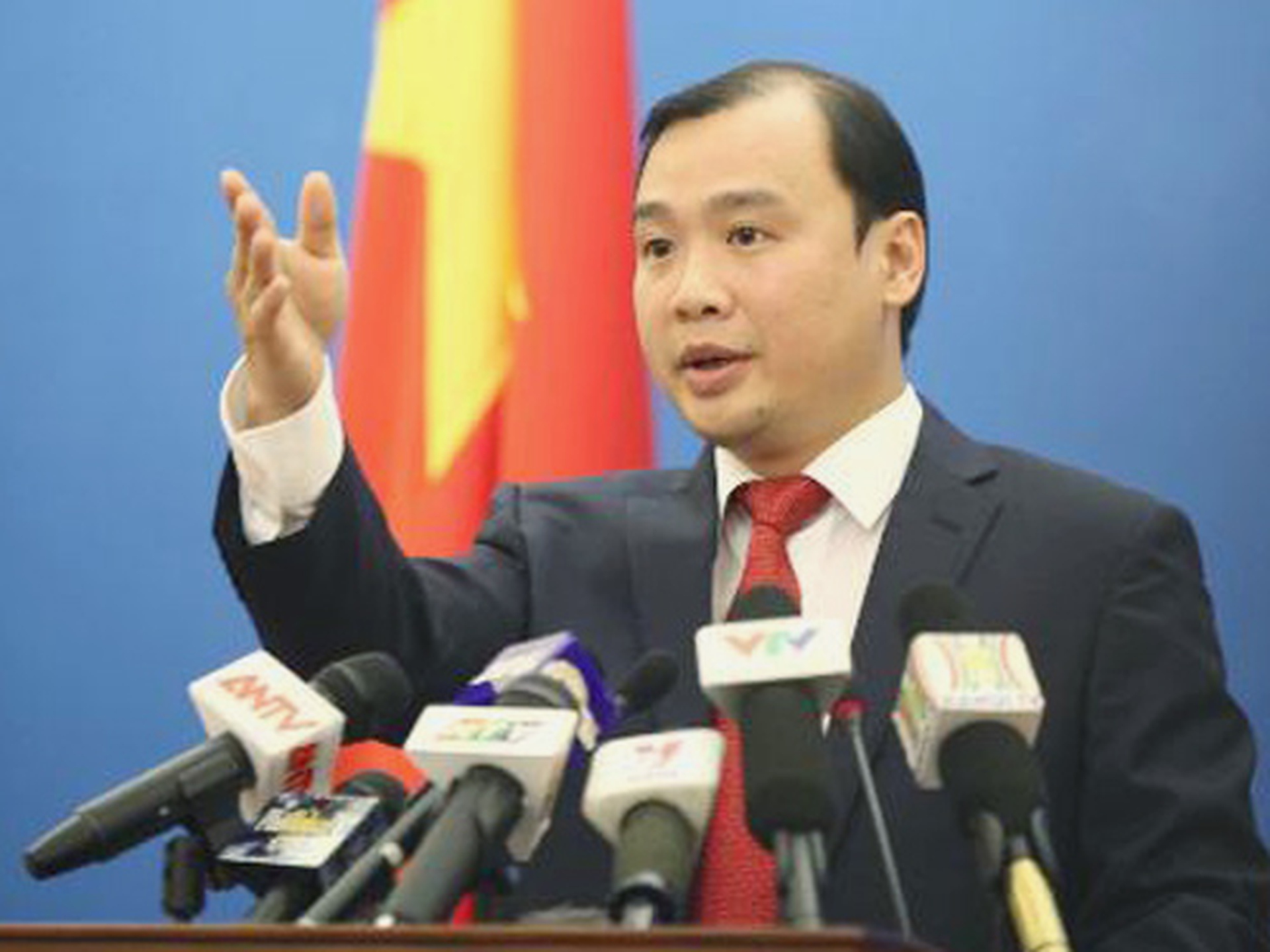 &Ocirc;ng L&ecirc; Hải B&igrave;nh cho biết Việt Nam y&ecirc;u cầu cứu chữa ngay lập tức bằng mọi gi&aacute; cho 2 người bị thương v&agrave; sớm điều tra vụ việc