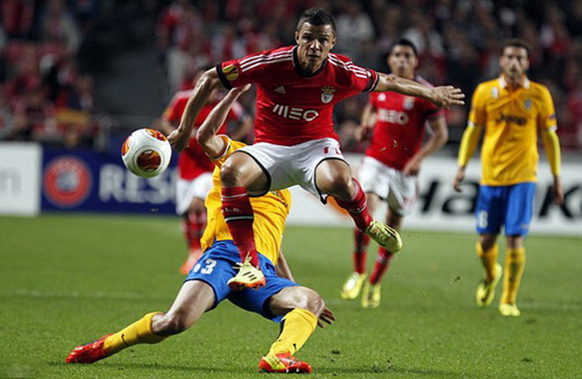 Lima ấn định chiến thắng cho chủ nh&agrave; Benfica