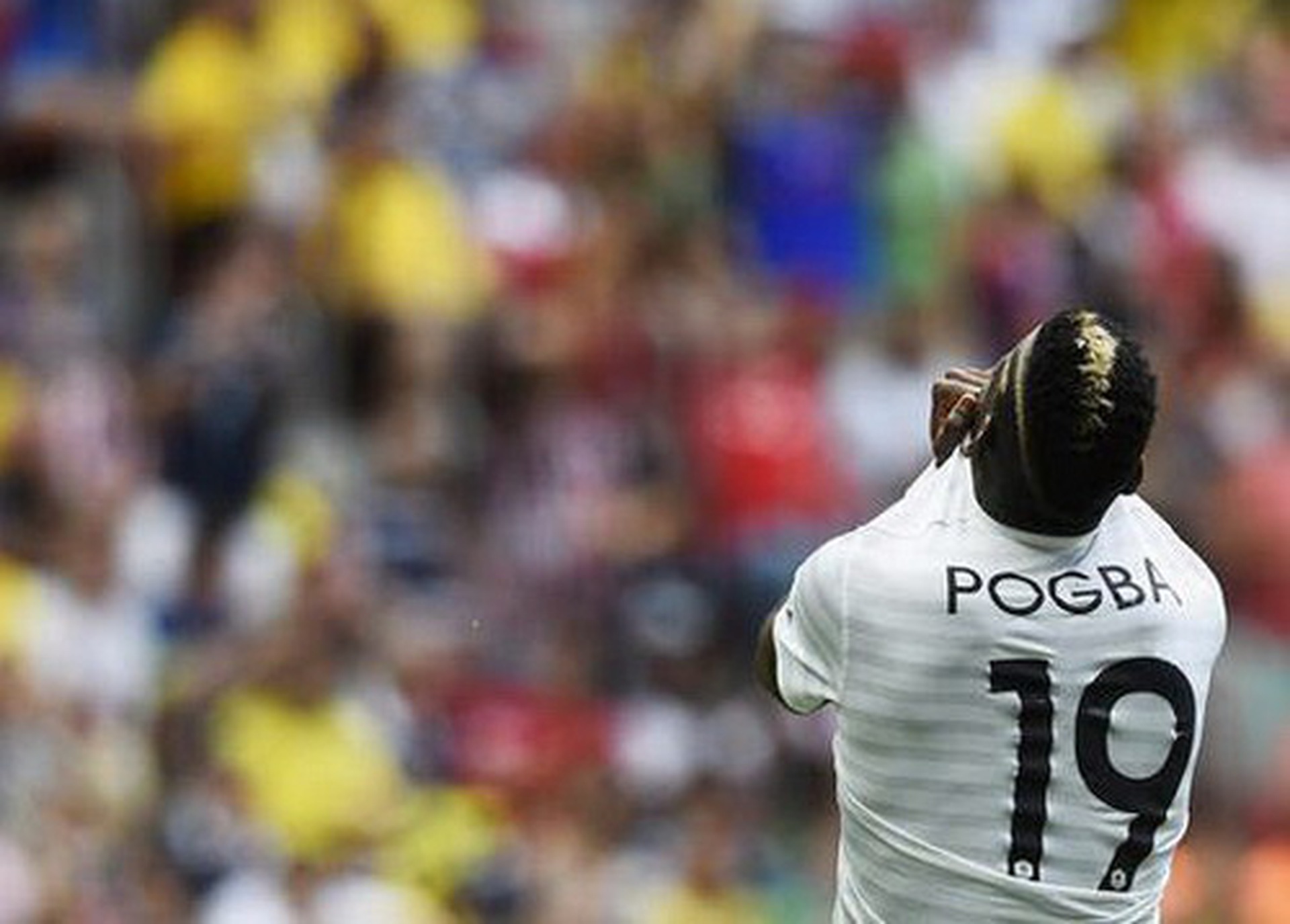 Paul Pogba từng gi&agrave;nh danh hiệu Cầu thủ xuất sắc giải U21 ch&acirc;u &Acirc;u 2014