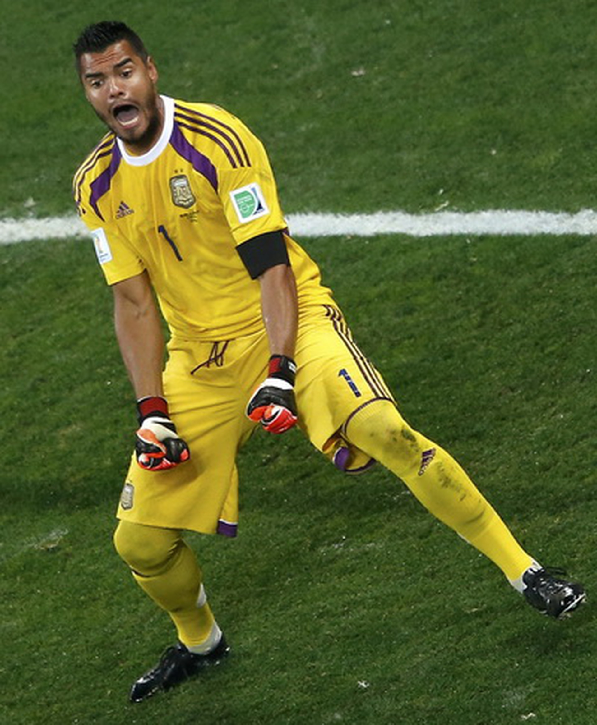 Thủ m&ocirc;n Romero đẩy được hai quả đ&aacute; 11 m&eacute;t, đưa Argentina v&agrave;o chung kết