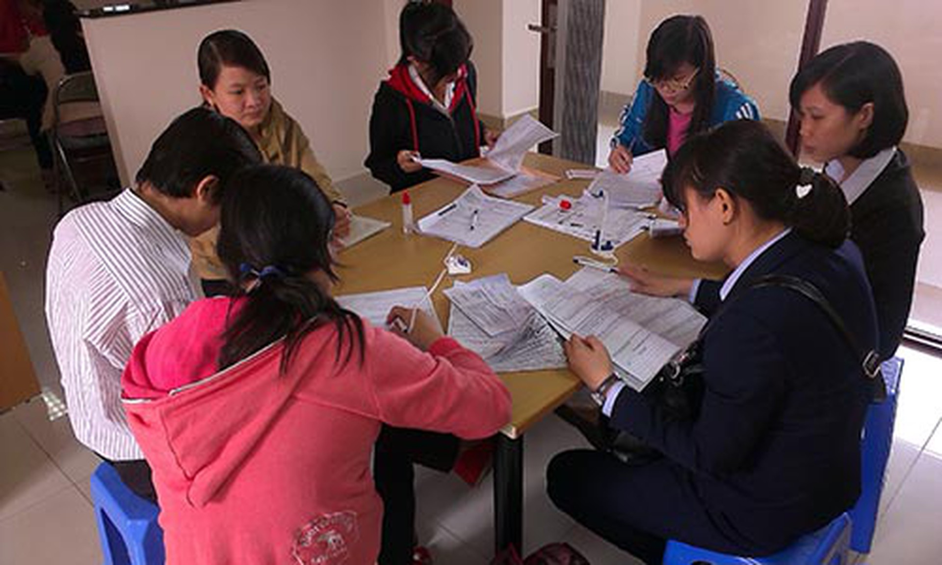 Ứng vi&ecirc;n đăng k&yacute; t&igrave;m việc tại Ph&ograve;ng DVVL B&aacute;o Người Lao Động