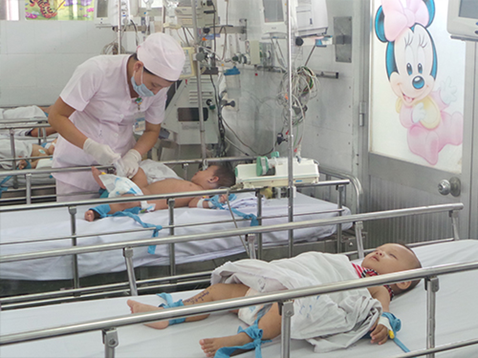 Trẻ điều trị cấp cứu tại Bệnh viện Nhi Đồng 1 (TP HCM)Ảnh: Nguyễn Thạnh