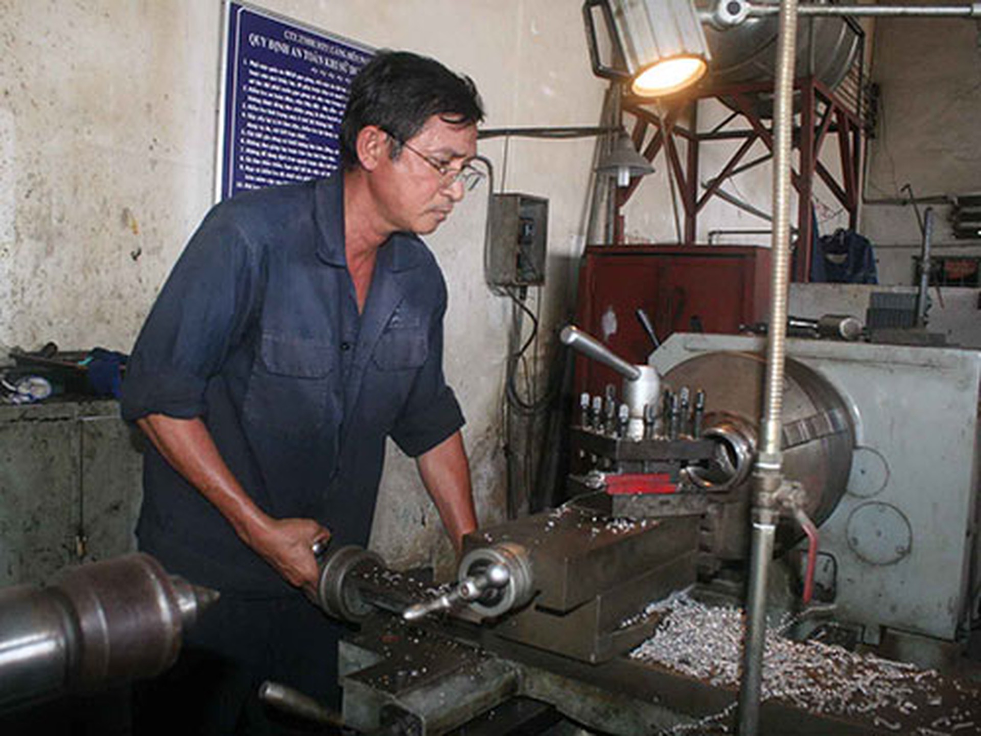 Sự đồng thuận giữa NLĐ v&agrave; ban gi&aacute;m đốc l&agrave; yếu tố gi&uacute;p Cảng Bến Ngh&eacute; ph&aacute;t triển ổn định  Ảnh: KH&Aacute;NH AN