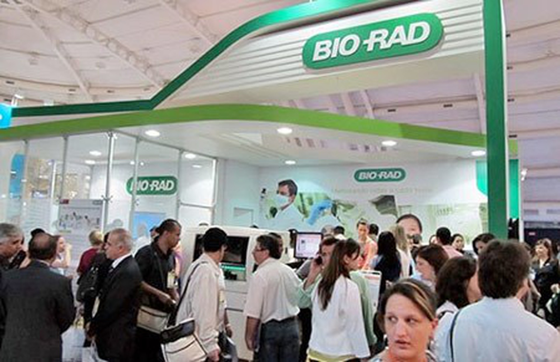 Bio-Rad được th&agrave;nh lập năm 1952 ở Berkeley, bang California, c&oacute; nh&acirc;n lực hơn 7.800 người. Doanh thu của c&ocirc;ng ty n&agrave;y v&agrave;o năm 2013 đạt mức 2,1 tỉ USD