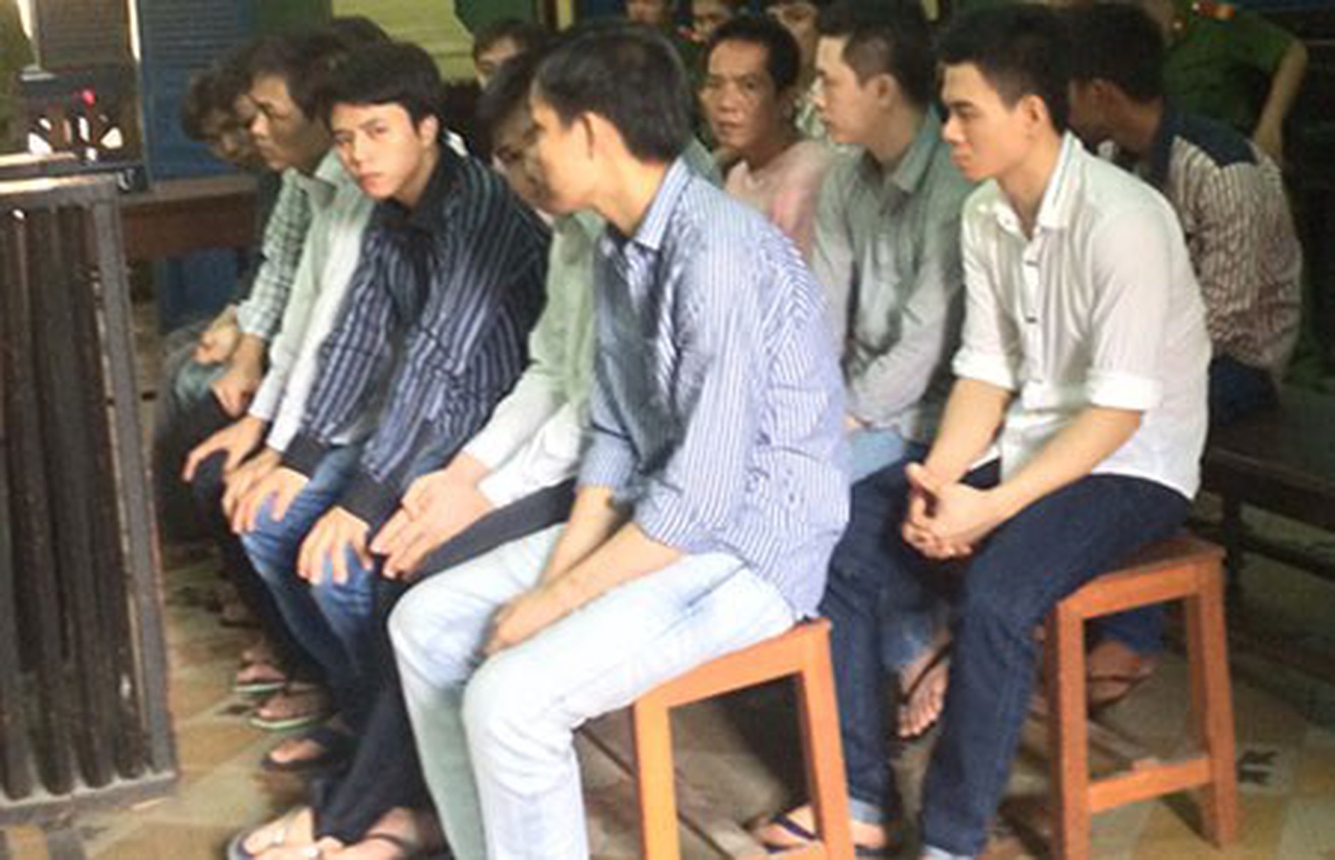 Băng n&agrave;y từng bị TAND Thủ Thừa, Long An tuy&ecirc;n phạt từ 8 đến 11 năm t&ugrave; do d&ugrave;ng m&atilde; tấu ch&eacute;m người, cướp xe