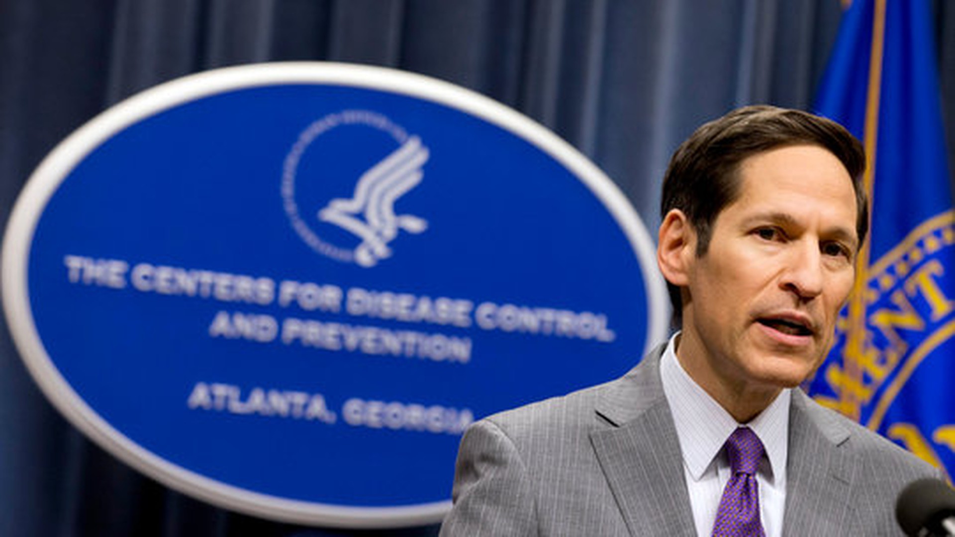 &Ocirc;ng Thomas R. Frieden, Gi&aacute;m đốc Trung t&acirc;m Kiểm so&aacute;t v&agrave; Ph&ograve;ng ngừa dịch bệnh Mỹ. Ảnh: AP