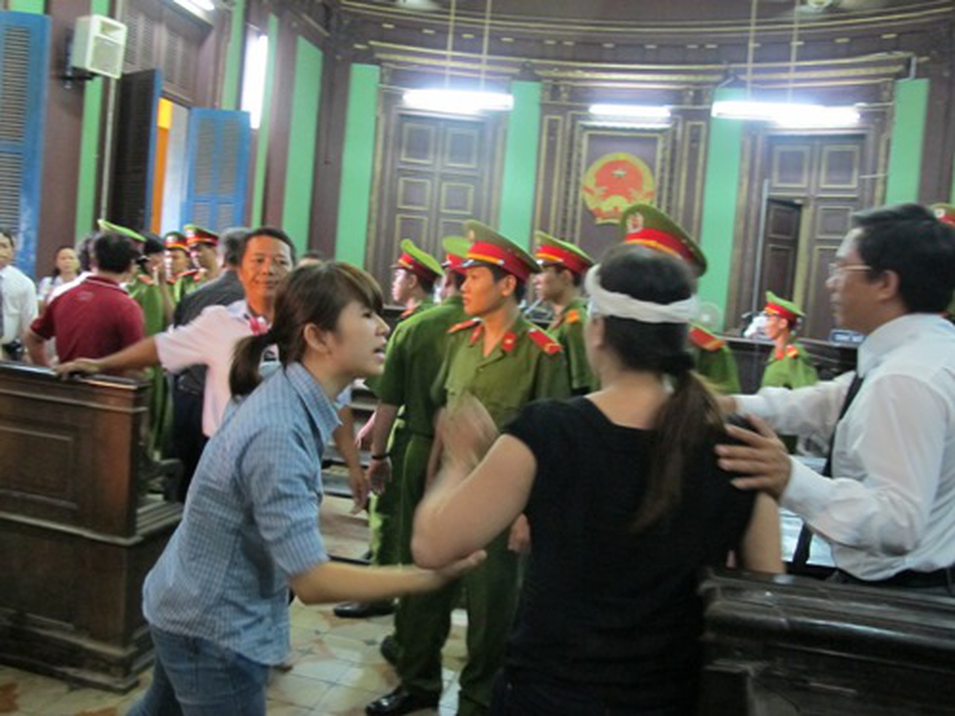 Luật sư phải giải th&iacute;ch cho người nh&agrave; về sai s&oacute;t nghi&ecirc;m trọng n&agrave;y