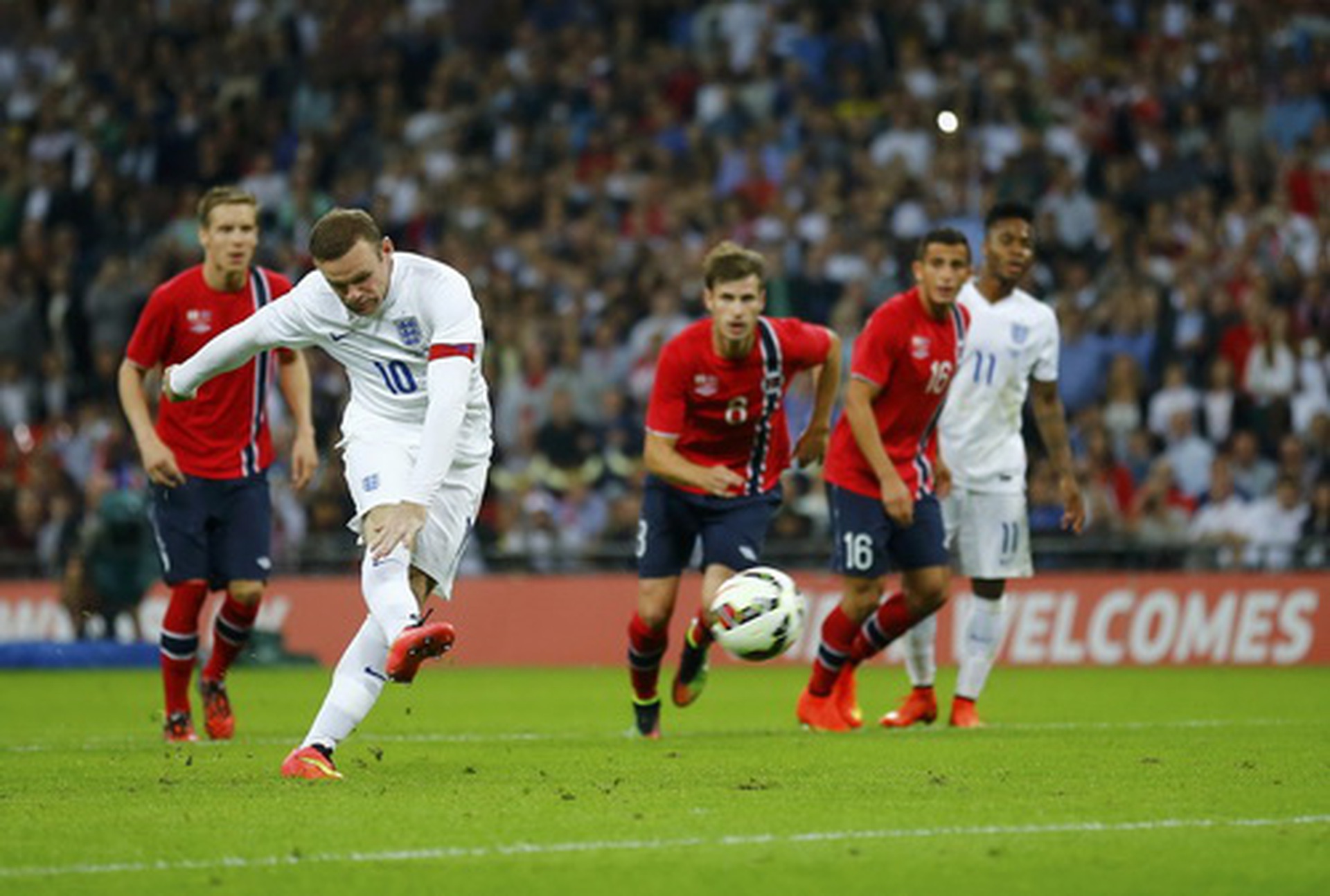 Rooney ghi b&agrave;n từ chấm 11 m&eacute;t, gi&uacute;p tuyển Anh gi&agrave;nh thắng lợi 1-0