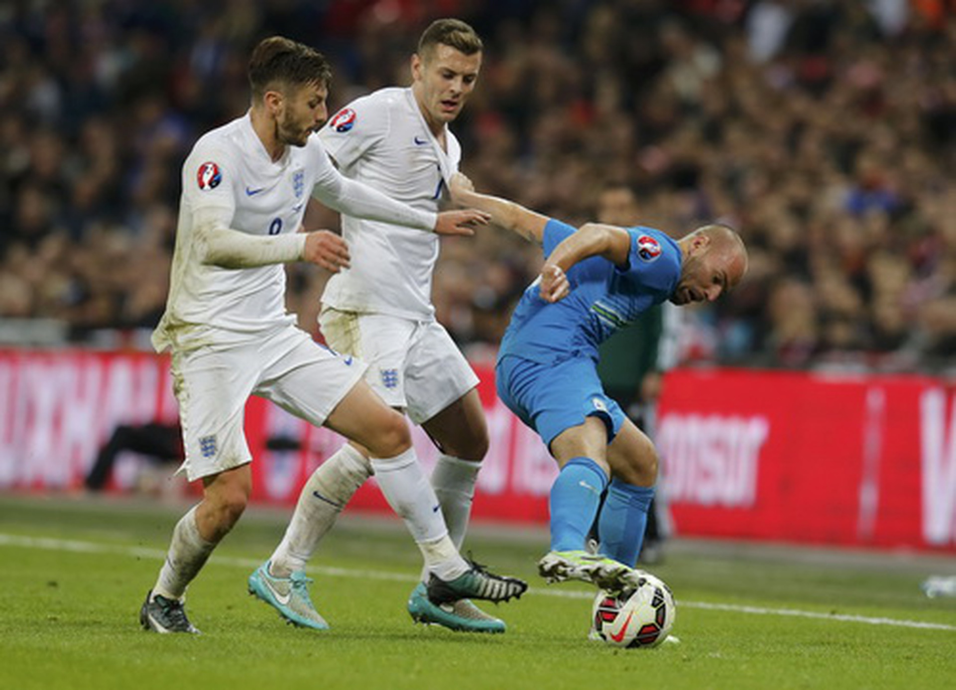 Adam Lallana v&agrave; Luke Shaw đem b&aacute;m c&aacute;c ch&acirc;n s&uacute;t Slovenia