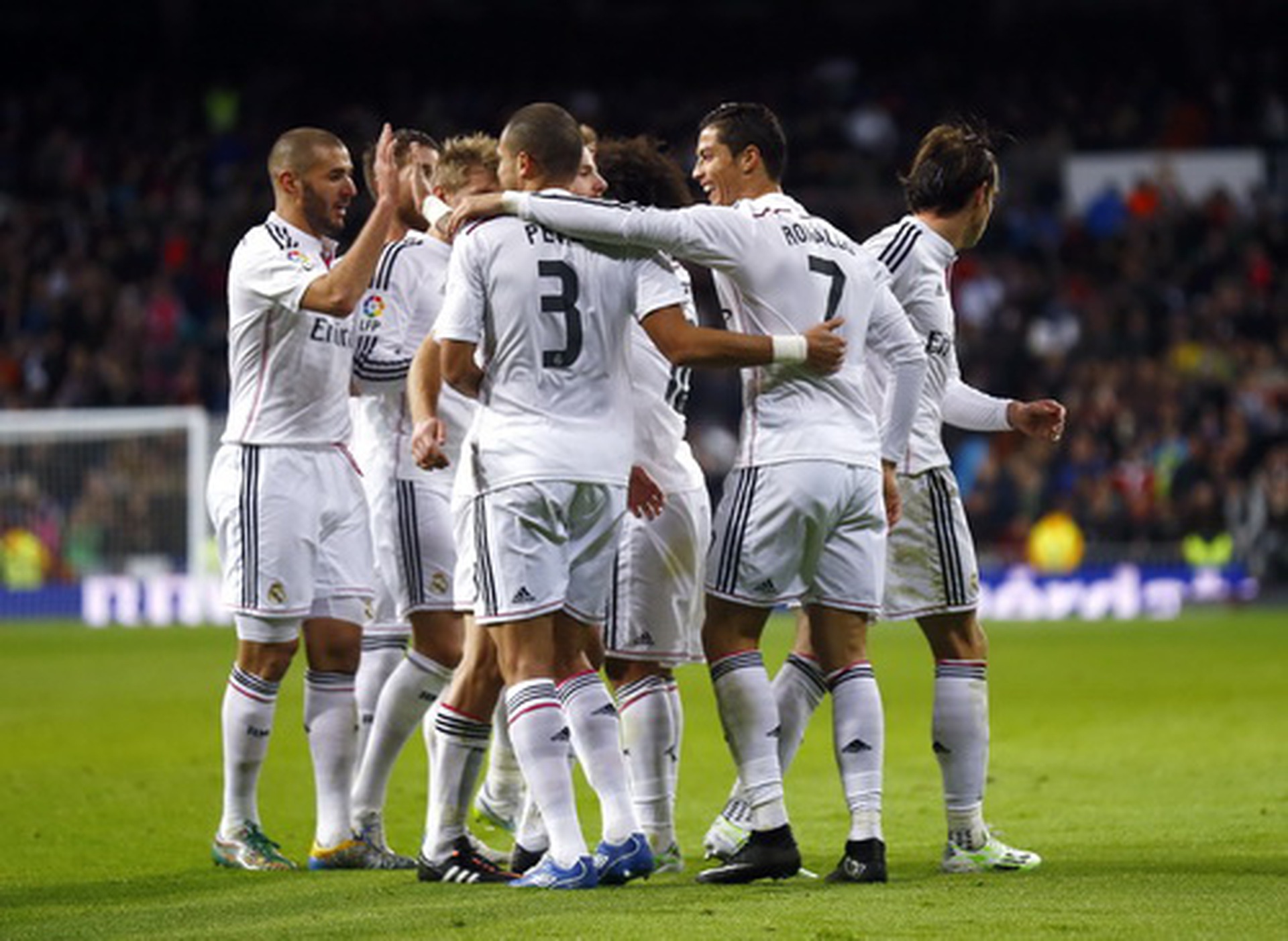 Real Madrid bất khả chiến bại 18 trận li&ecirc;n tiếp