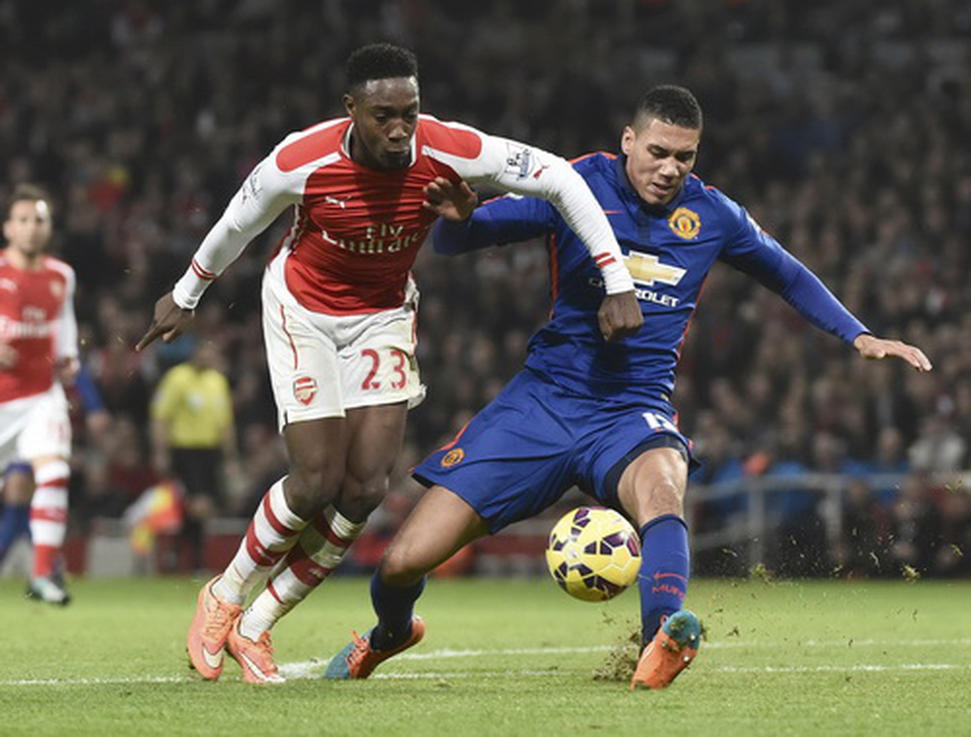 Danny Welbeck đối đầu c&ugrave;ng đồng đội cũ Chris Smaliing