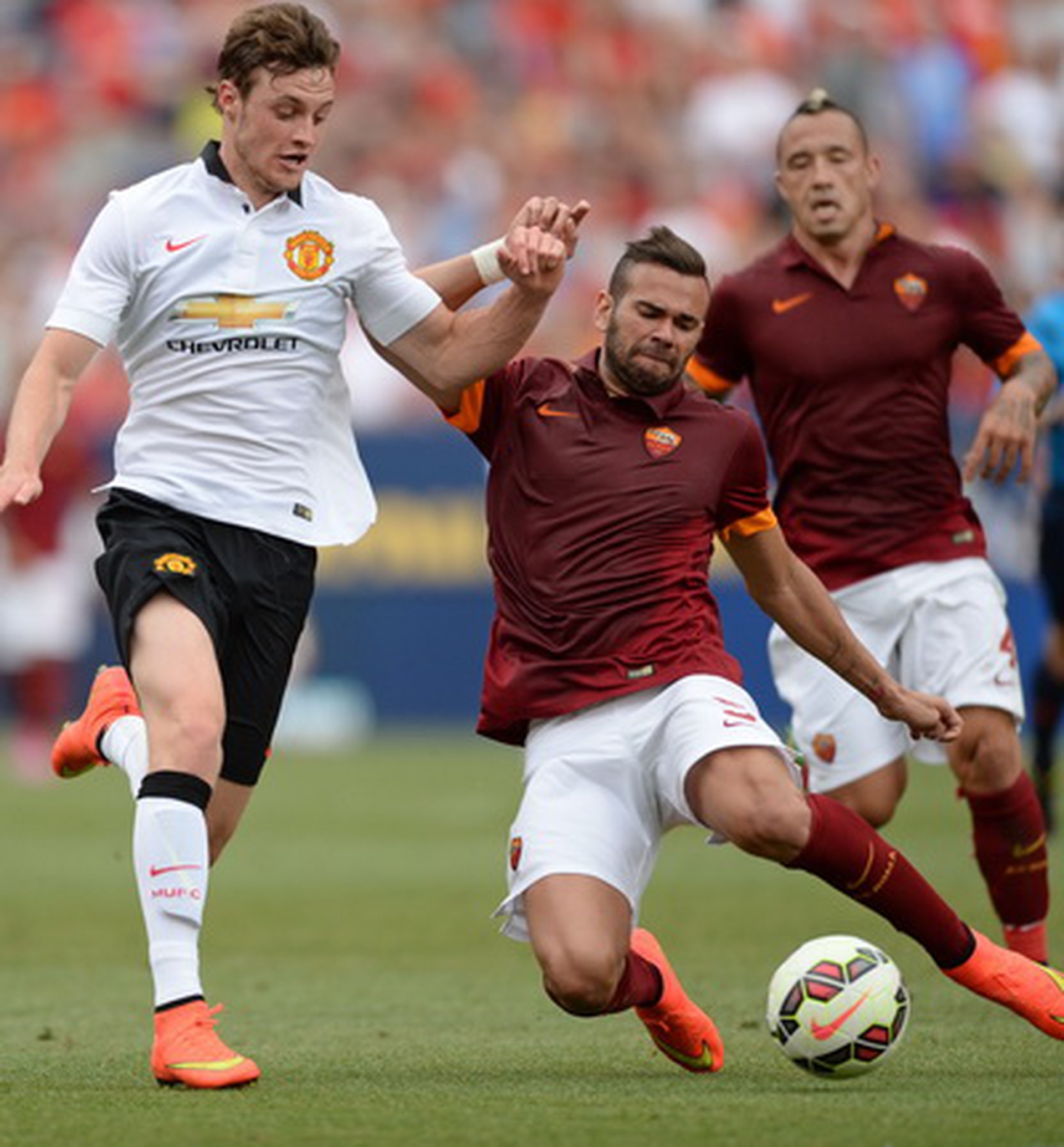 Hậu vệ Will keane mắc lỗi dẫn đến b&agrave;n thua thứ nh&igrave; của