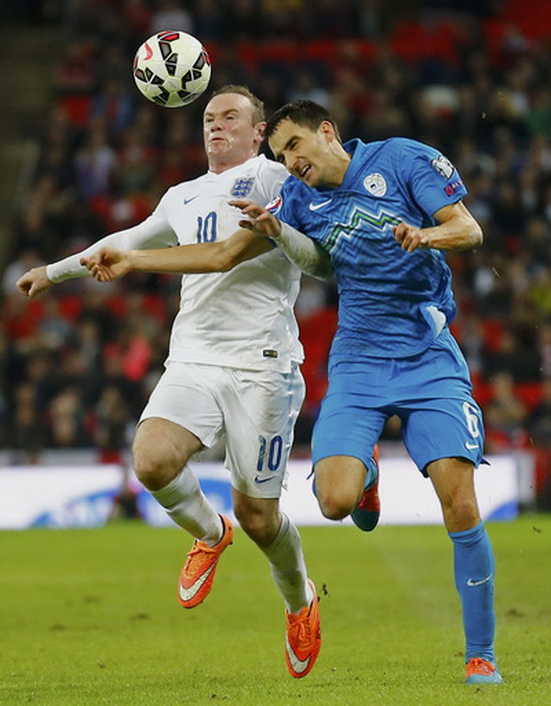 Rooney v&agrave; h&agrave;ng c&ocirc;ng tuyển Anh vất vả trong 45 ph&uacute;t đầu trận