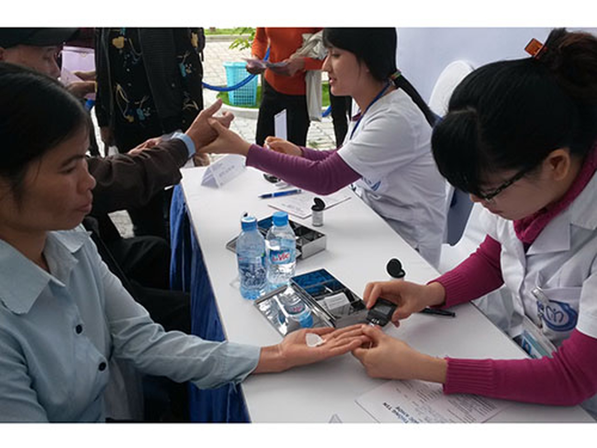 Kiểm tra đường huyết để tầm so&aacute;t bệnh tiểu đường tại Bệnh viện Nội tiết trung ươngẢnh: Ngọc Dung
