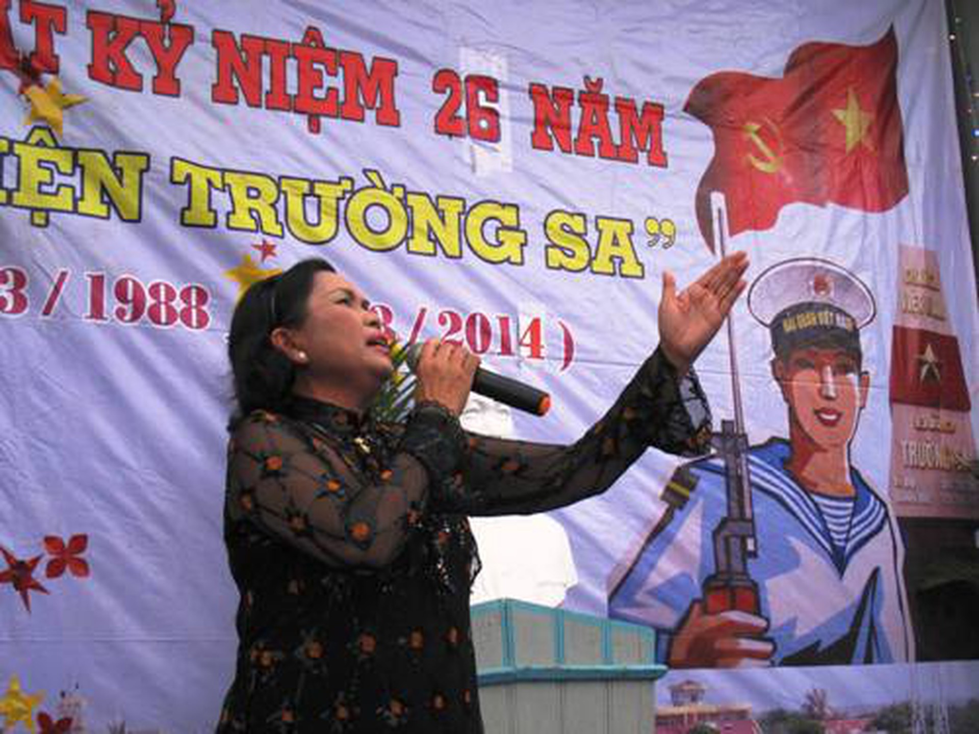 Ca sĩ Anh Đ&agrave;o x&uacute;c động với &ldquo;Gần lắm Trường Sa&rdquo;