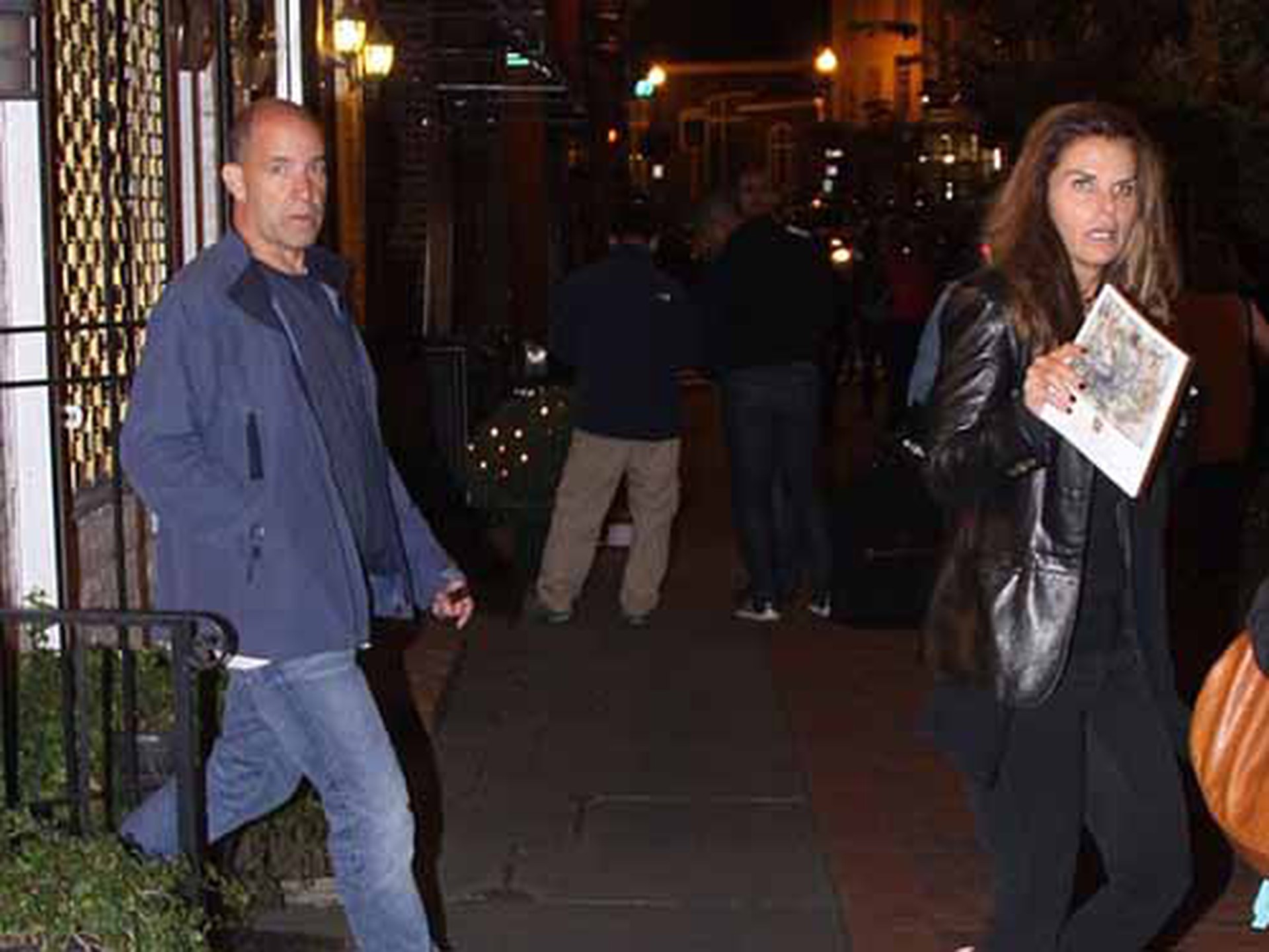 &Ocirc;ng Matthew Dowd v&agrave; b&agrave; Maria Shriver bị bắt gặp đi c&ugrave;ng nhau v&agrave;o th&aacute;ng 10-2013
Ảnh: FAMEFLYNET