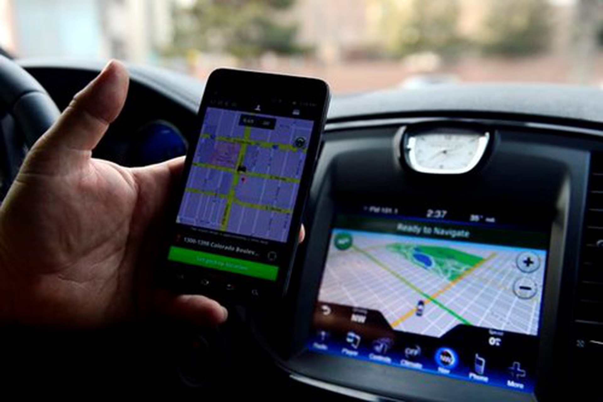 C&acirc;̀n phải trả lời được c&acirc;u hỏi: Vì sao Uber taxi bị nhi&ecirc;̀u nước t&acirc;̉y chay?