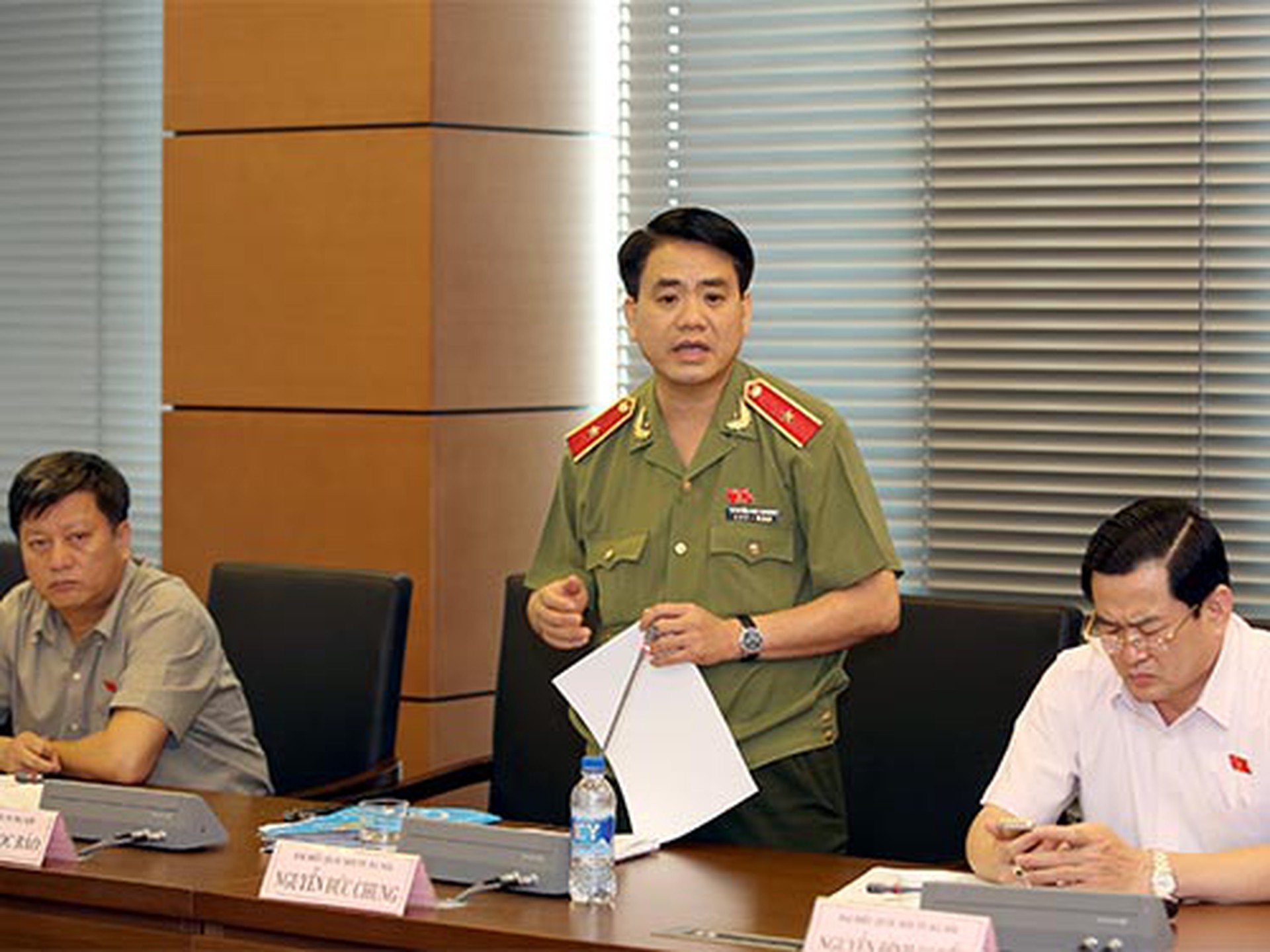 Đại biểu Nguyễn Đức Chung cho rằng một số điều trong dự &aacute;n Luật Tạm giữ, Tạm giam kh&oacute; &aacute;p dụng  v&agrave;o thực tiễn trong t&igrave;nh trạng nh&agrave; giam qu&aacute; tải hiện nayẢnh: LONG THẮNG