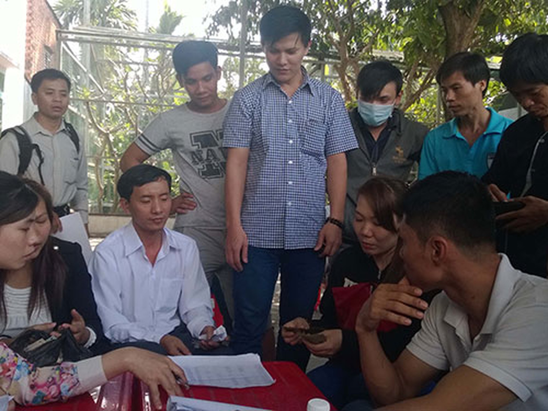 C&ocirc;ng nh&acirc;n C&ocirc;ng ty TNHH May mặc Bảy Nguyệt chỉ nhận được 65% lương nhưng &ldquo;c&oacute; c&ograve;n hơn kh&ocirc;ng&rdquo;