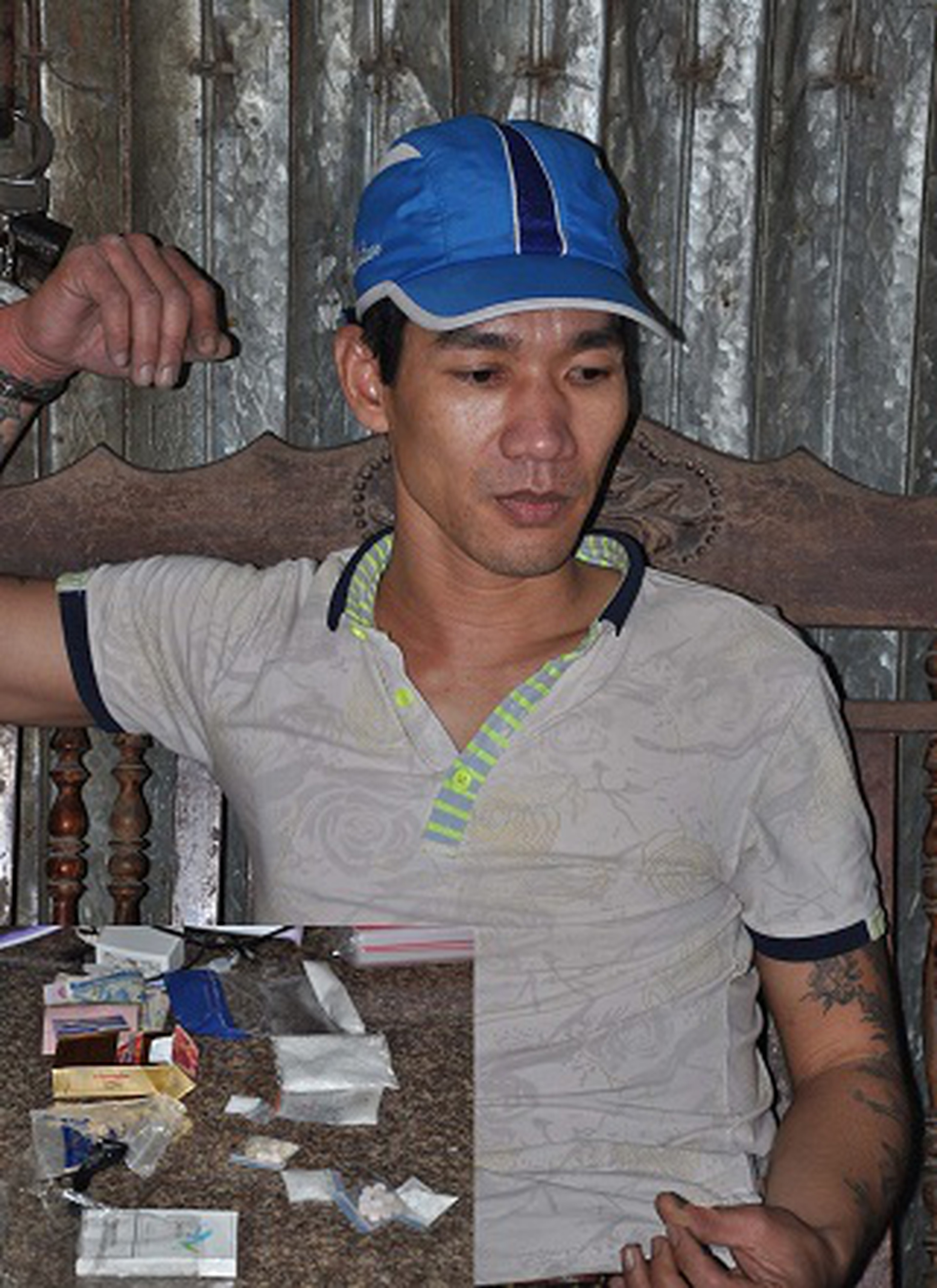 Đối tượng Nam c&ugrave;ng tang vật