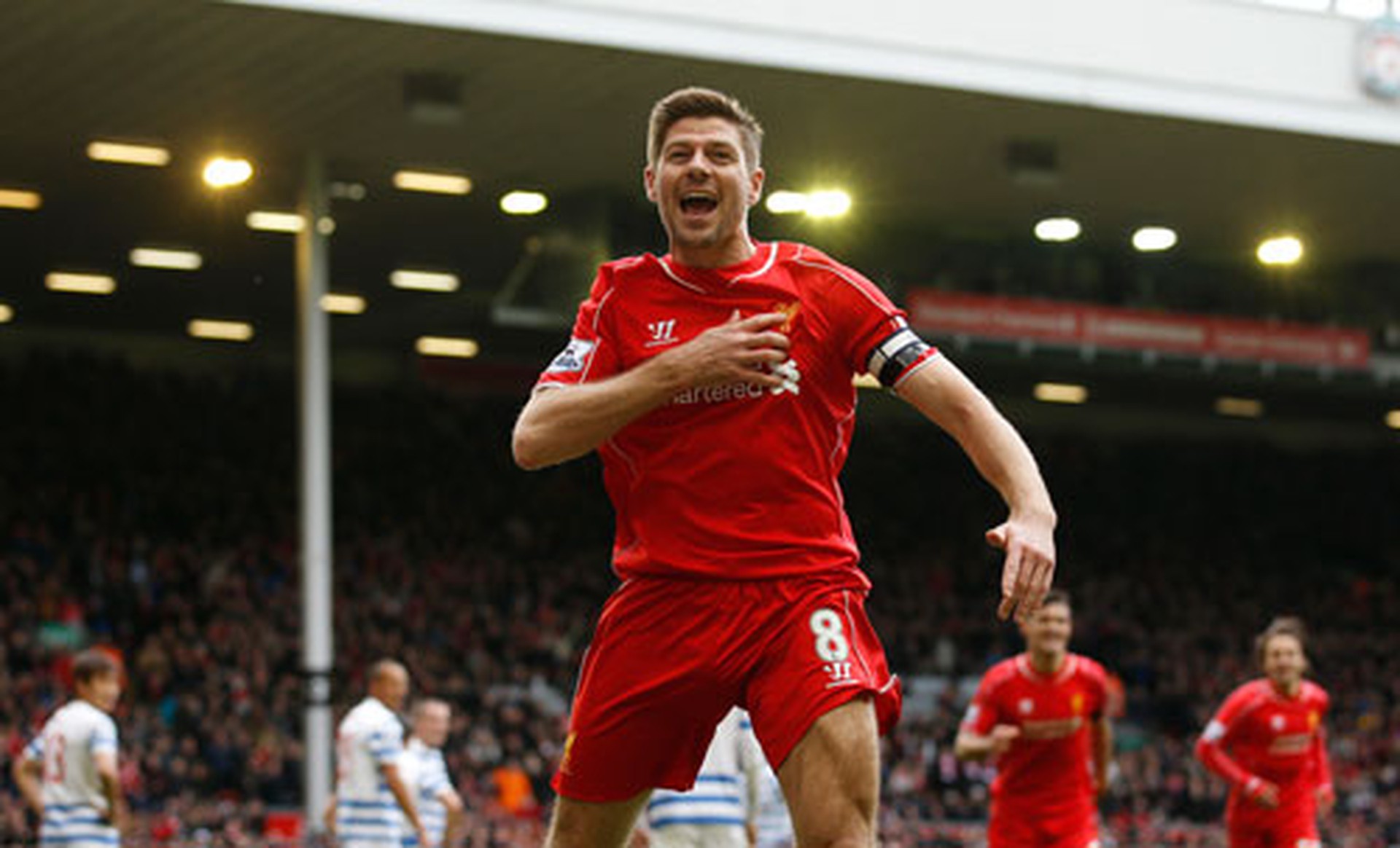 Gerrard kh&ocirc;ng chỉ l&agrave; t&agrave;i năng m&agrave; c&ograve;n l&agrave; biểu tượng của l&ograve;ng trung th&agrave;nh Ảnh: REUTERS