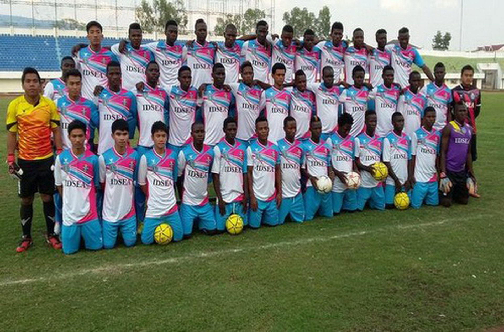 Đội b&oacute;ng IDSEA Champasak United c&oacute; 6 cầu thủ vị th&agrave;nh ni&ecirc;n từ ch&acirc;u Phi