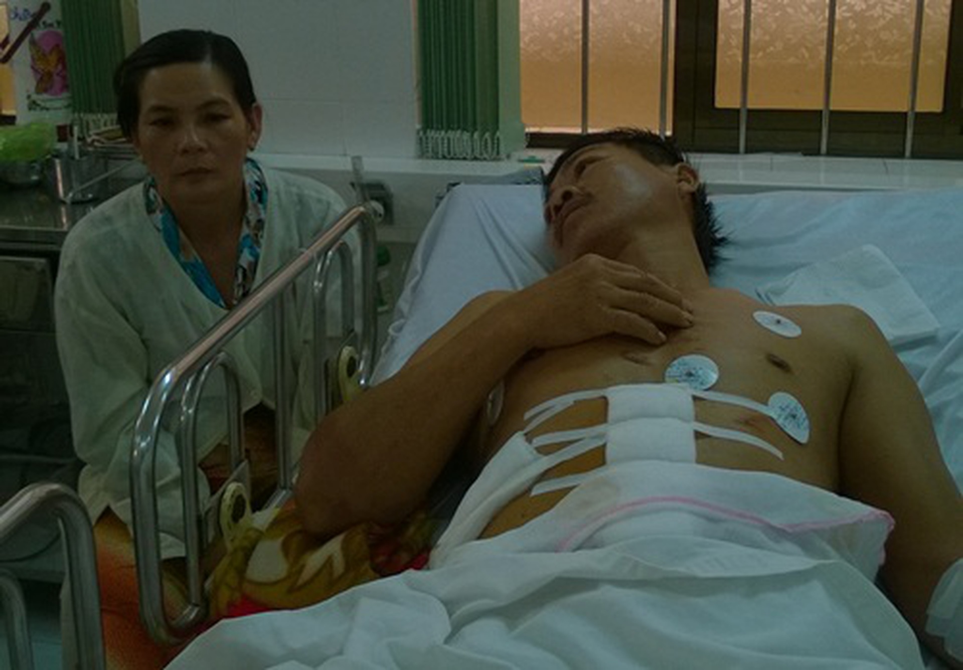 &Ocirc;ng Nhờ đang được điều trị tại Bệnh viện Đa khoa tỉnh C&agrave; Mau