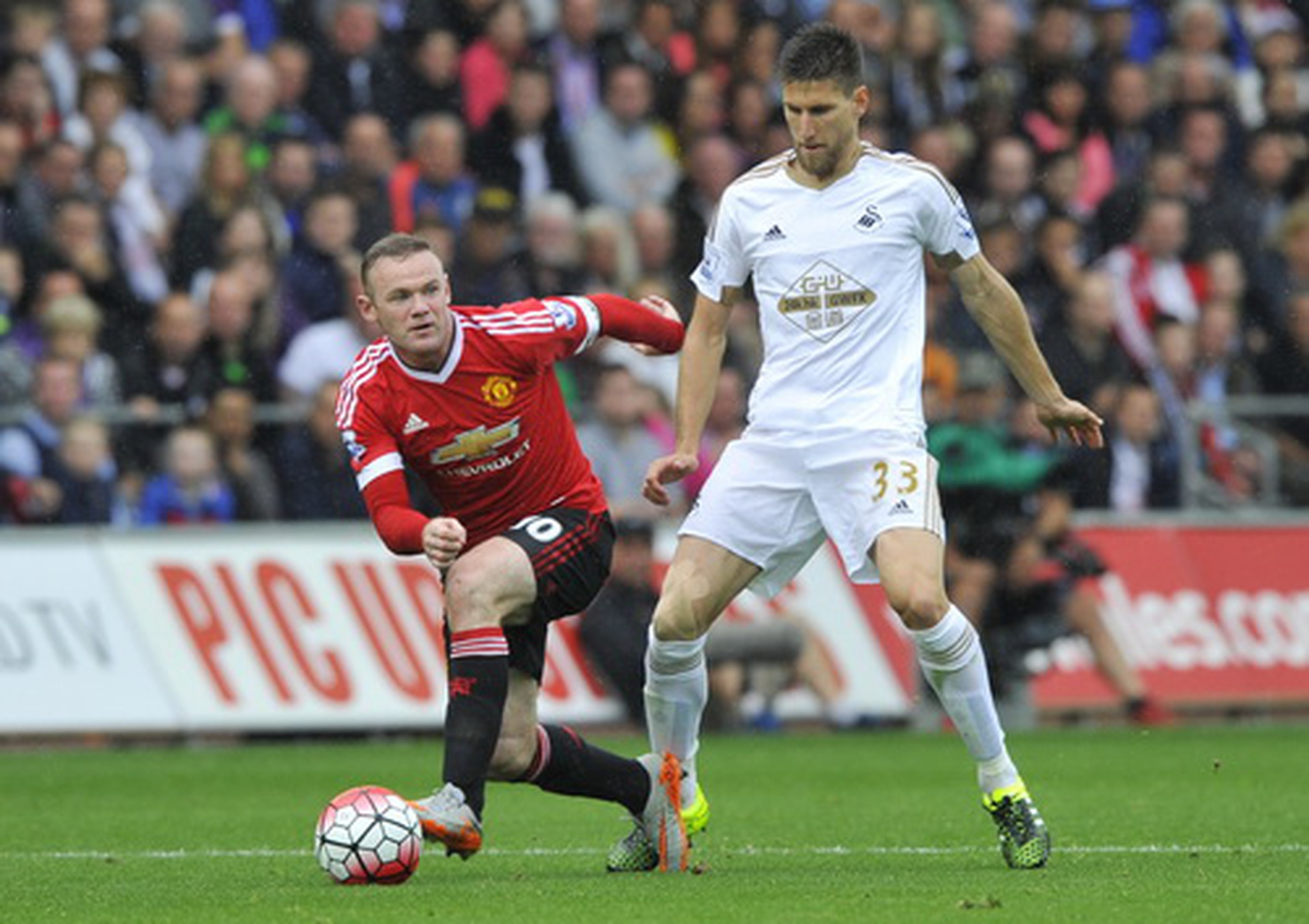 Rooney kỳ vọng sẽ c&oacute; trận đấu b&ugrave;ng nổ như hồi giữa tuần