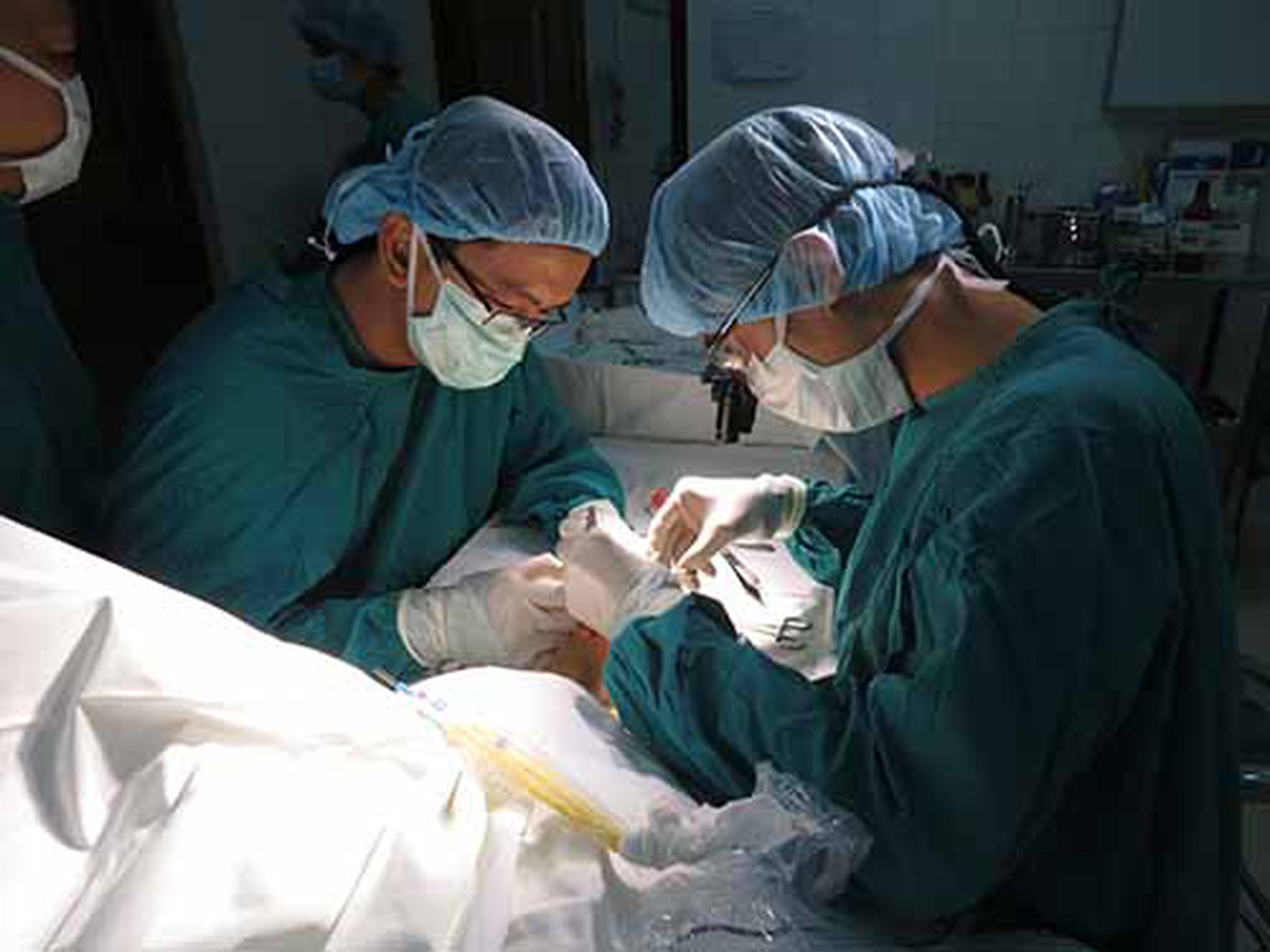 Phẫu thuật chỉnh h&igrave;nh cho một bệnh nhi tại Bệnh viện Chỉnh h&igrave;nh v&agrave; Phục hồi chức năng TP HCM