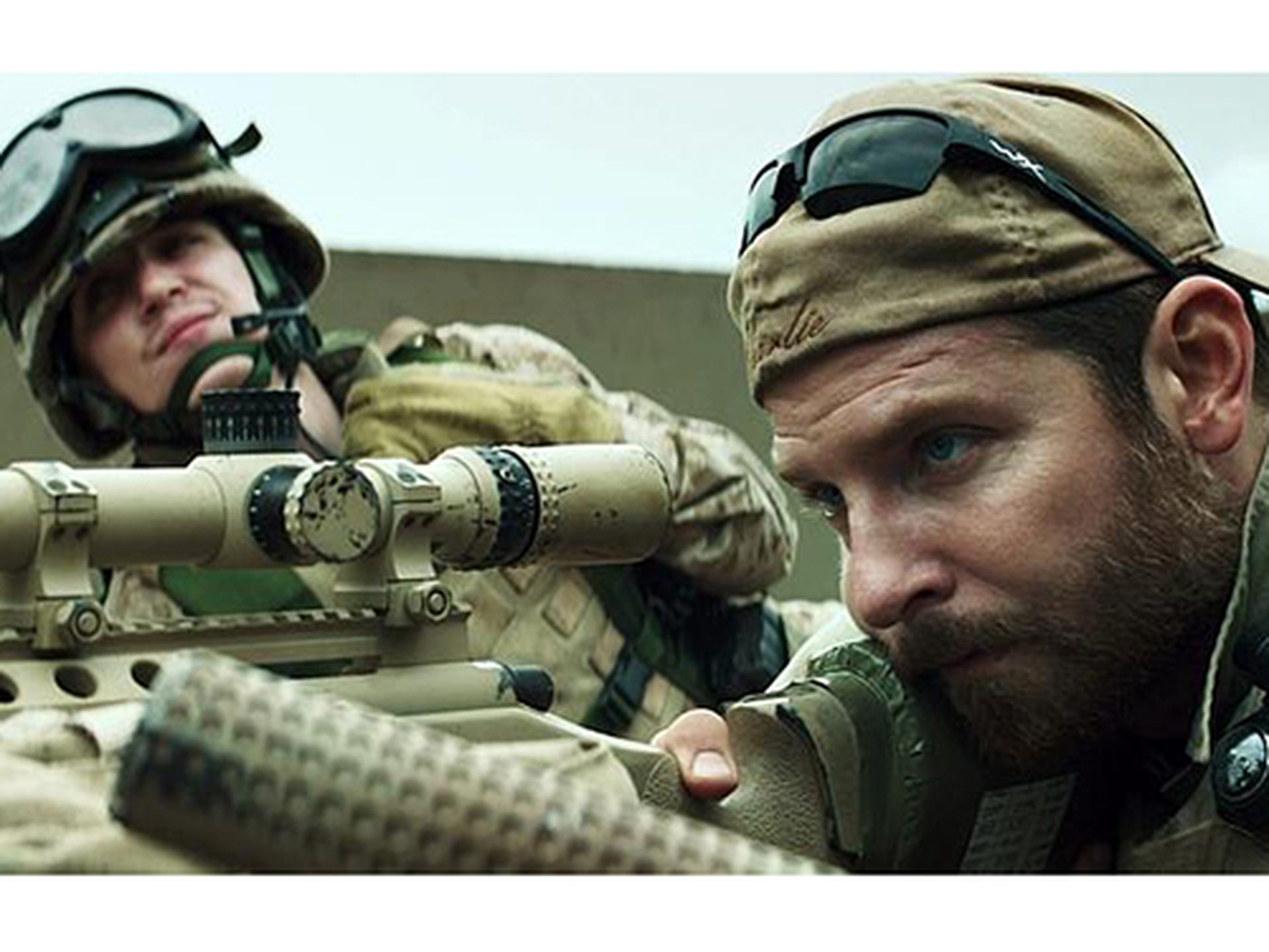 Diễn vi&ecirc;n Bradley Cooper được đề cử Oscar cho vai tay s&uacute;ng Chris Kyle Ảnh: AP