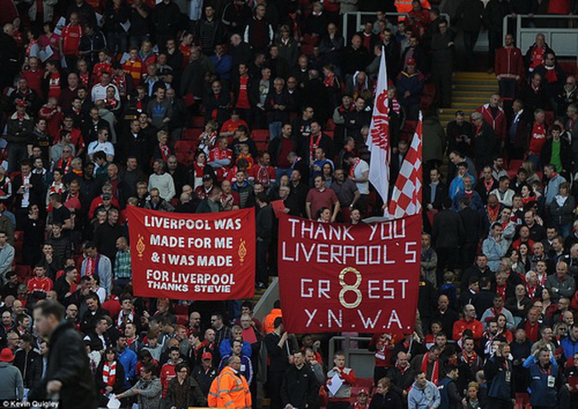 Người h&acirc;m mộ Liverpool tri &acirc;n Gerrard