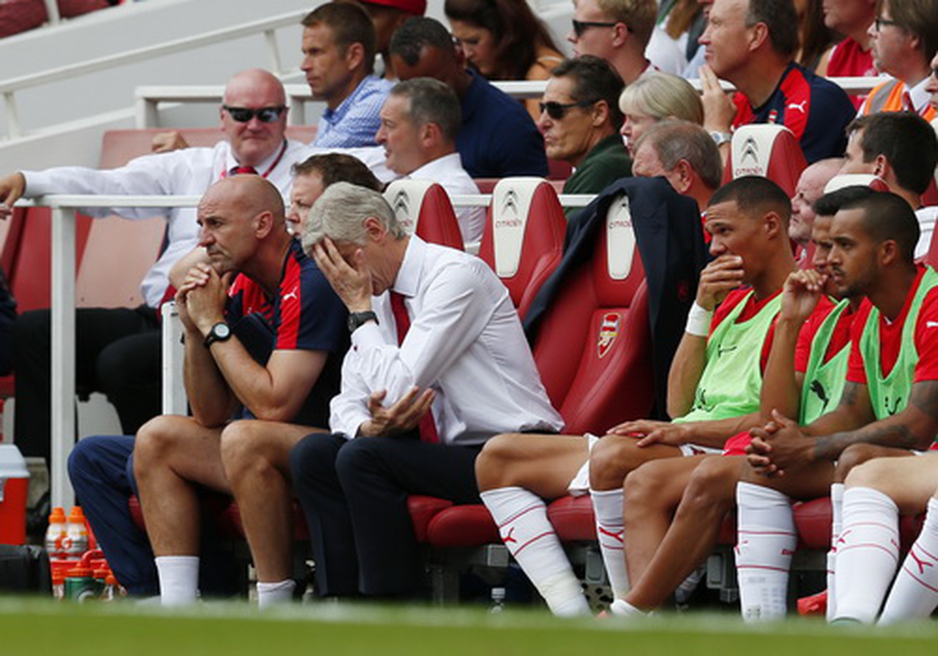 HLV Wenger thất vọng v&agrave; Arsenal đối mặt với nhiều th&aacute;ch thức ph&iacute;a trước
