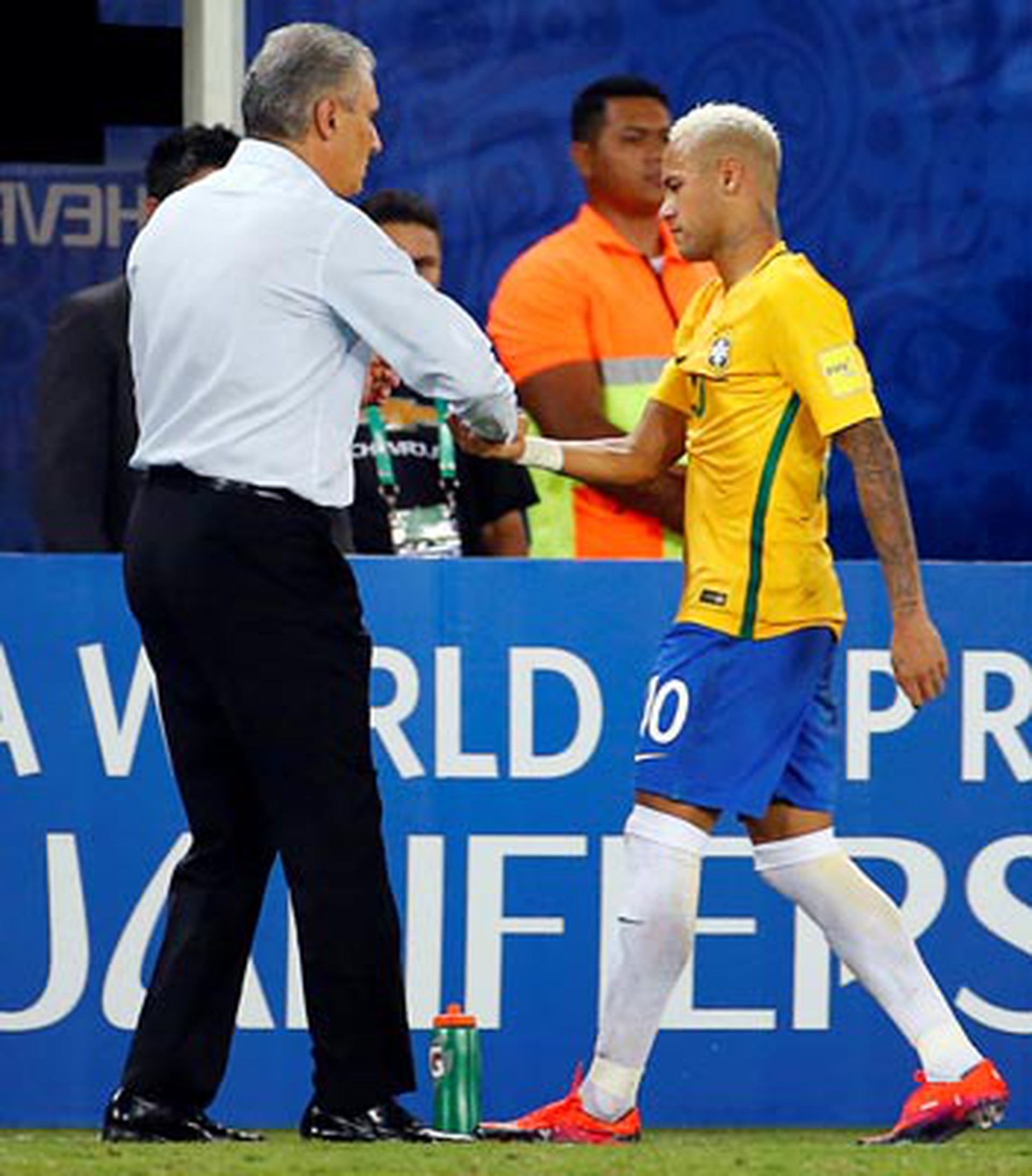 HLV Tite gi&uacute;p Neymar cởi bỏ sức &eacute;p để chơi đồng đội hơn, tạo cơ hội cho Brazil dần vươn l&ecirc;n dẫn đầu khu vực Nam Mỹ Ảnh: REUTERS