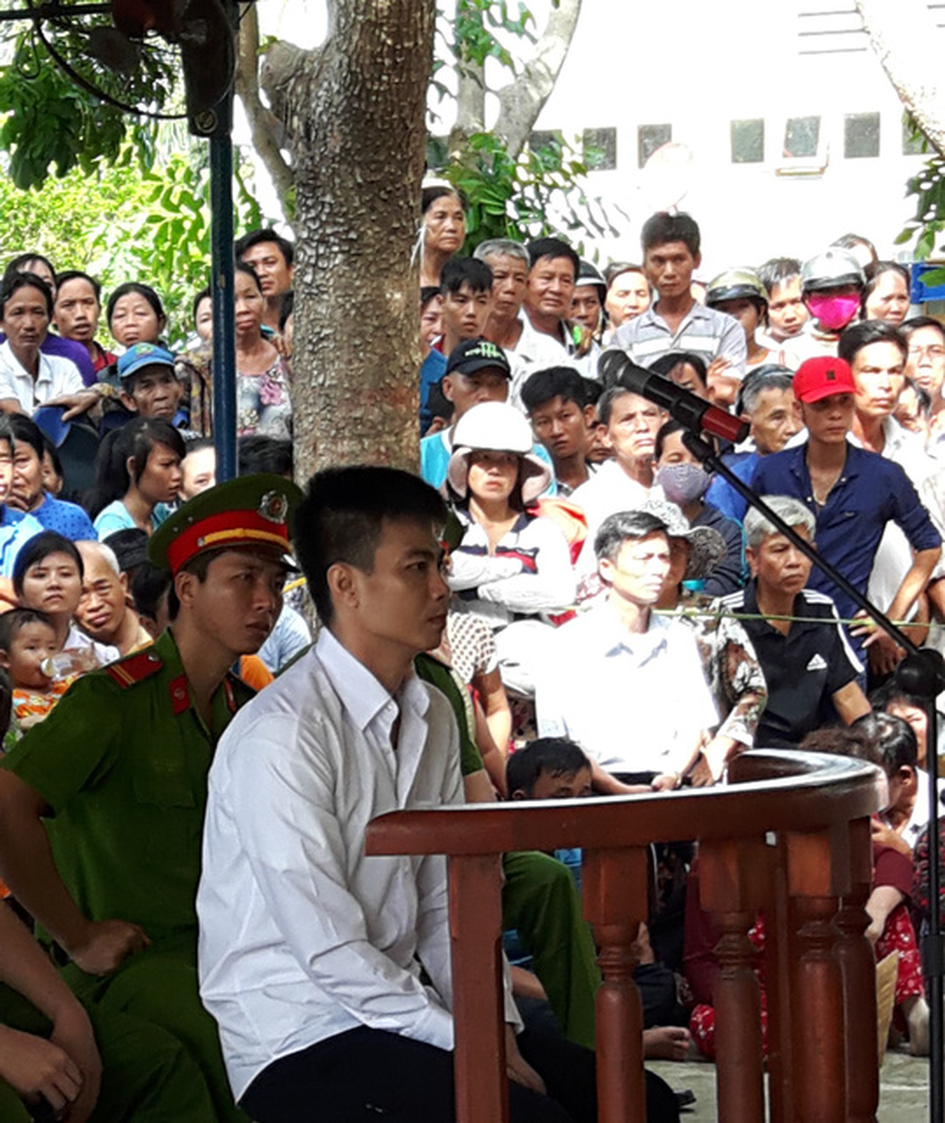 
Nguyễn &Aacute;i T&igrave;nh tại phi&ecirc;n xử

 
