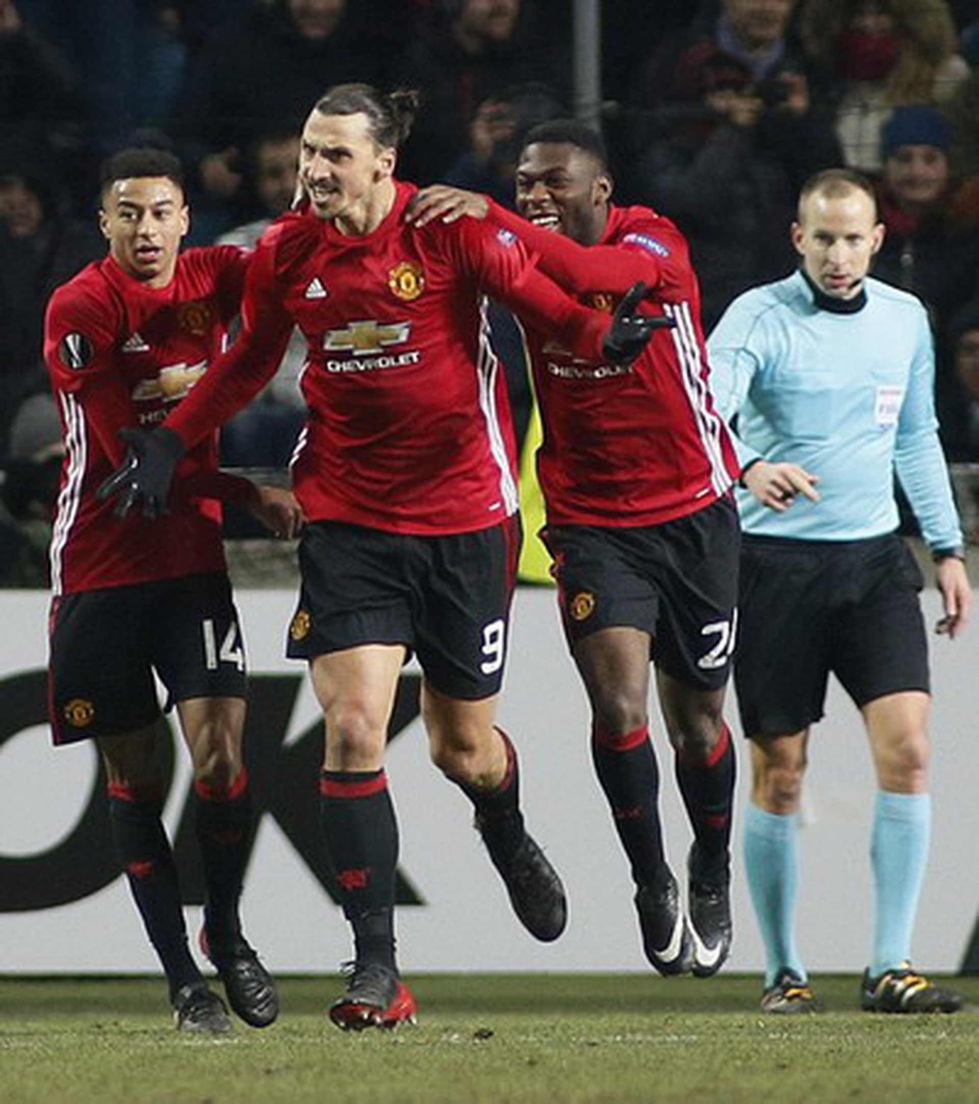 Ibrahimovic sau khi ghi b&agrave;n ấn định tỉ số 2-0 ph&uacute;t 88